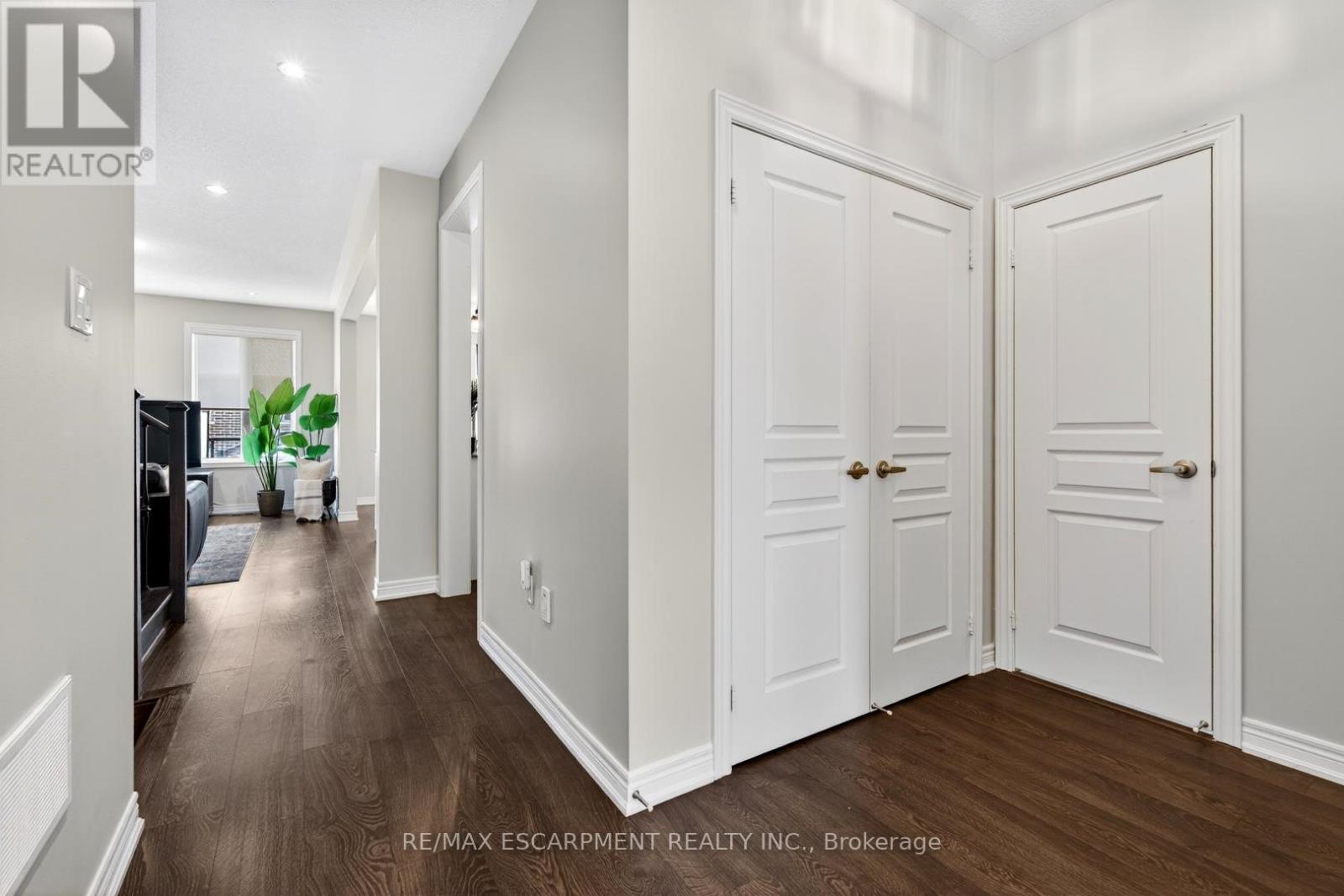 Photo 2 of 225 Skinner Road, Hamilton ON