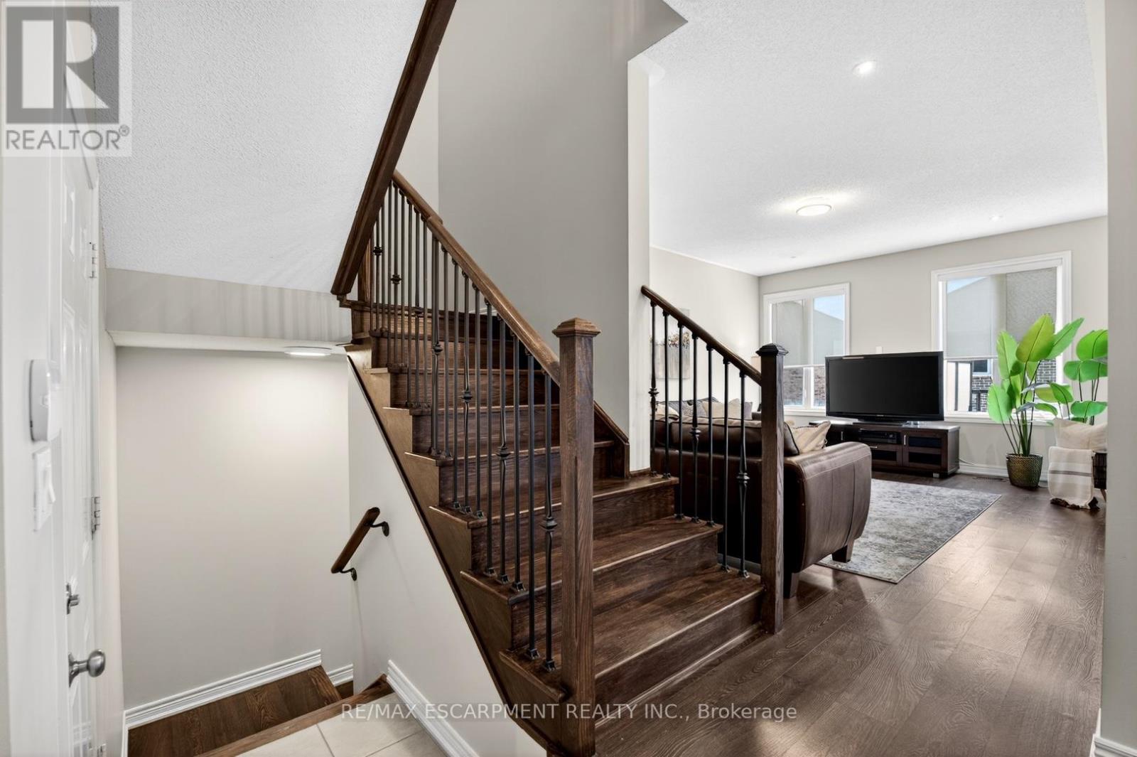 Photo 4 of 225 Skinner Road, Hamilton ON