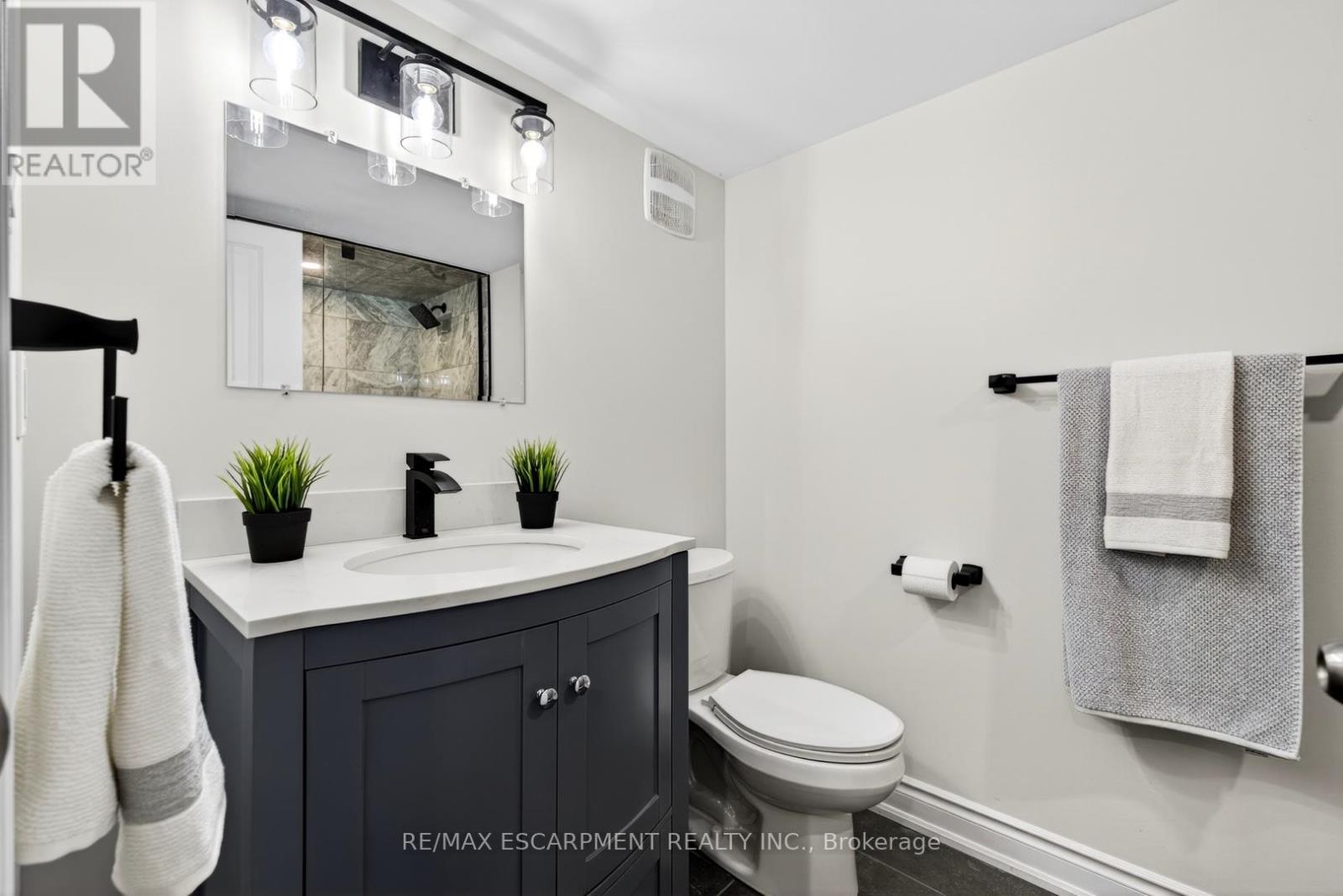 Photo 13 of 225 Skinner Road, Hamilton ON
