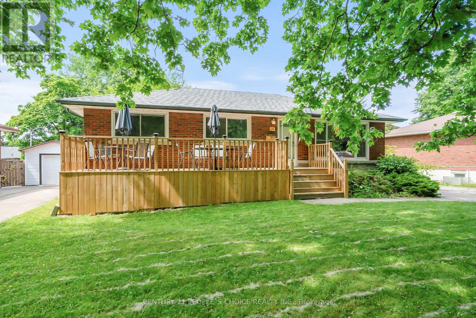Photo 10 of 45 Chestnut Street W, St Catharines ON