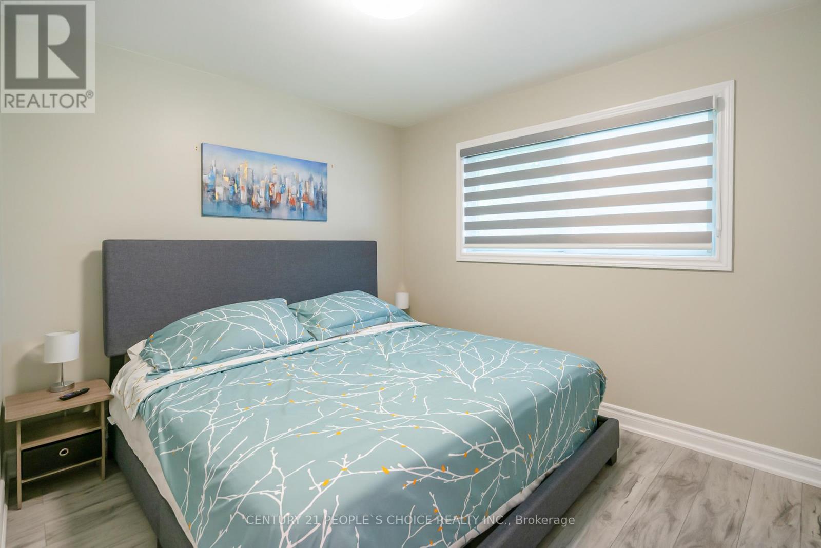 Photo 5 of 45 Chestnut Street W, St Catharines ON