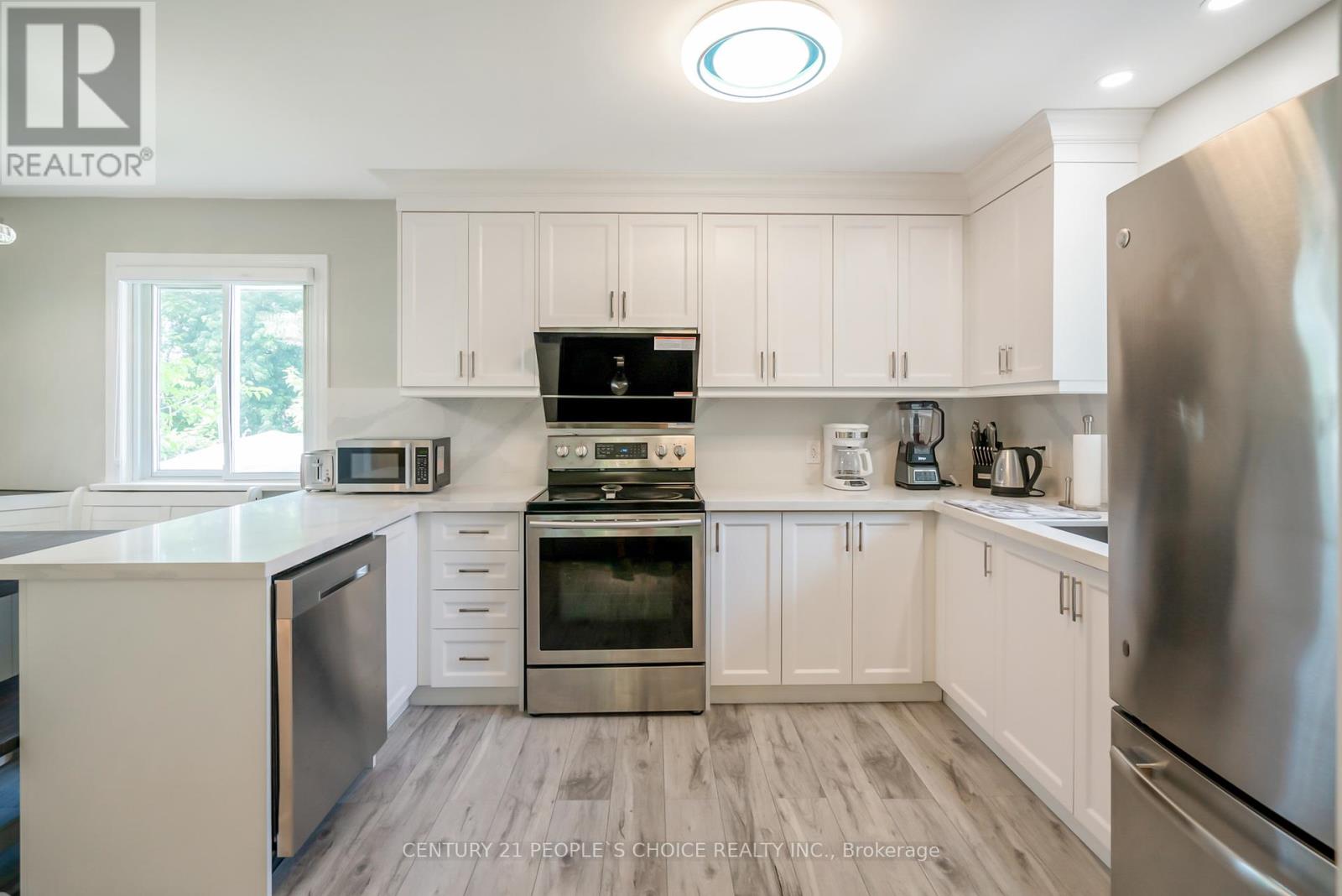 Photo 21 of 45 Chestnut Street W, St Catharines ON