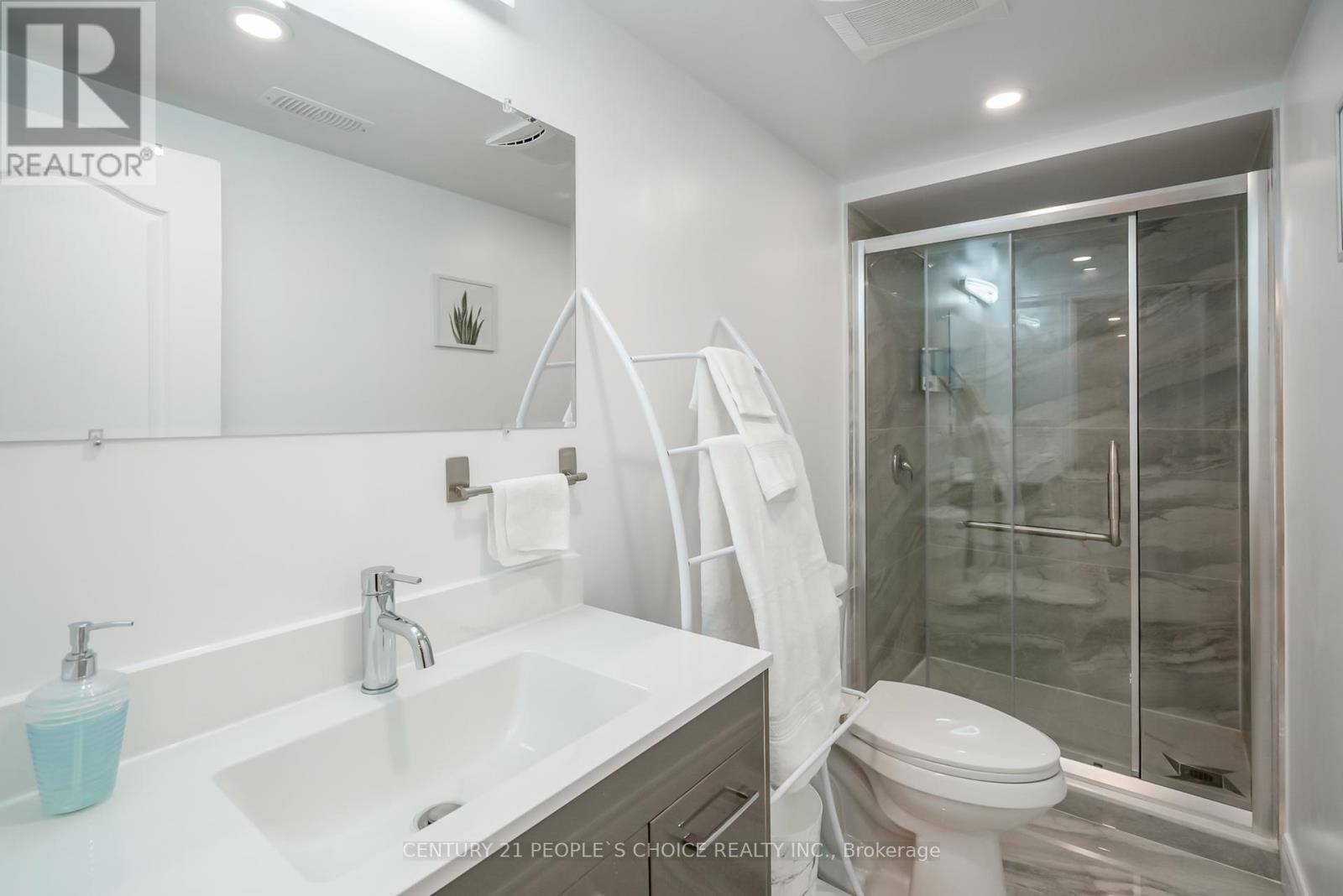 Photo 19 of 45 Chestnut Street W, St Catharines ON
