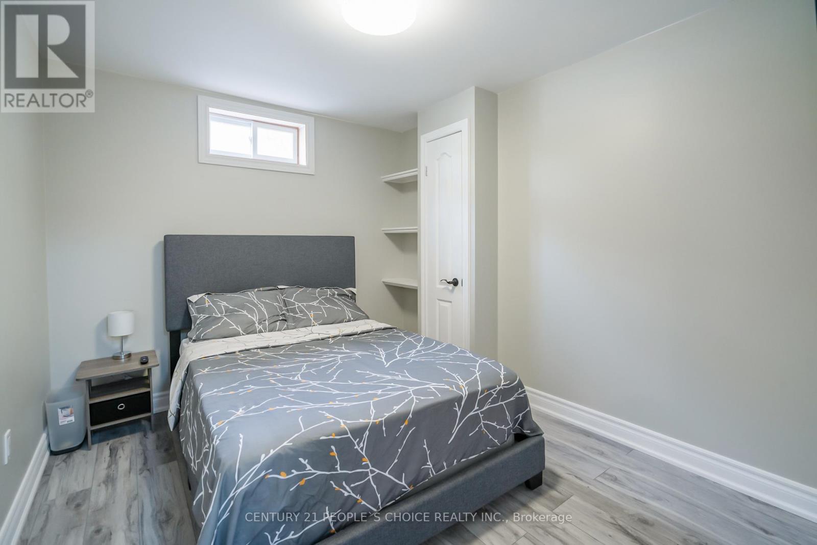 Photo 8 of 45 Chestnut Street W, St Catharines ON
