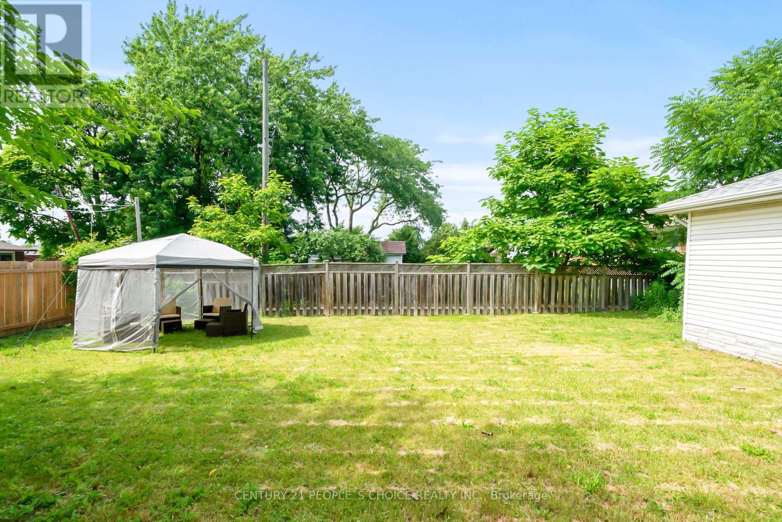 Photo 16 of 45 Chestnut Street W, St Catharines ON
