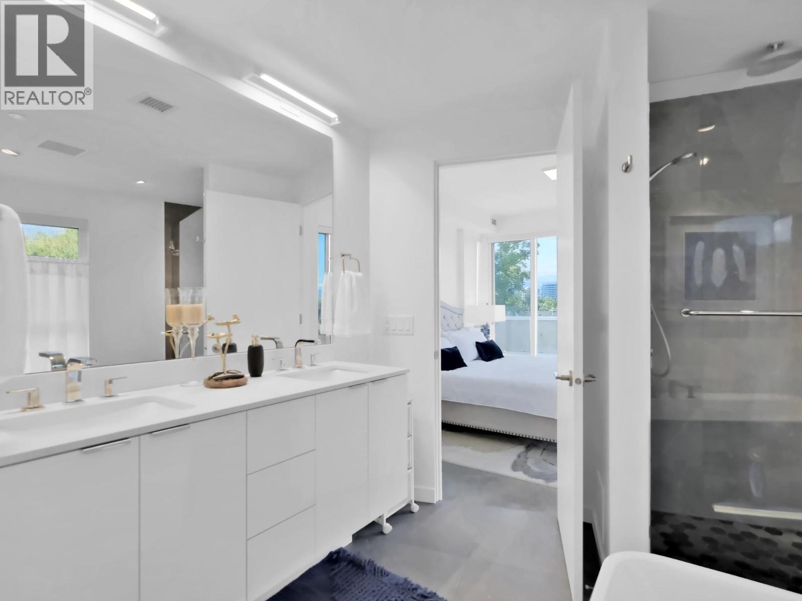 201 4071 Lakeshore Road, Kelowna