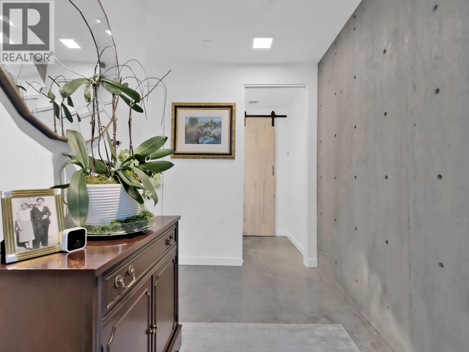201 4071 Lakeshore Road, Kelowna