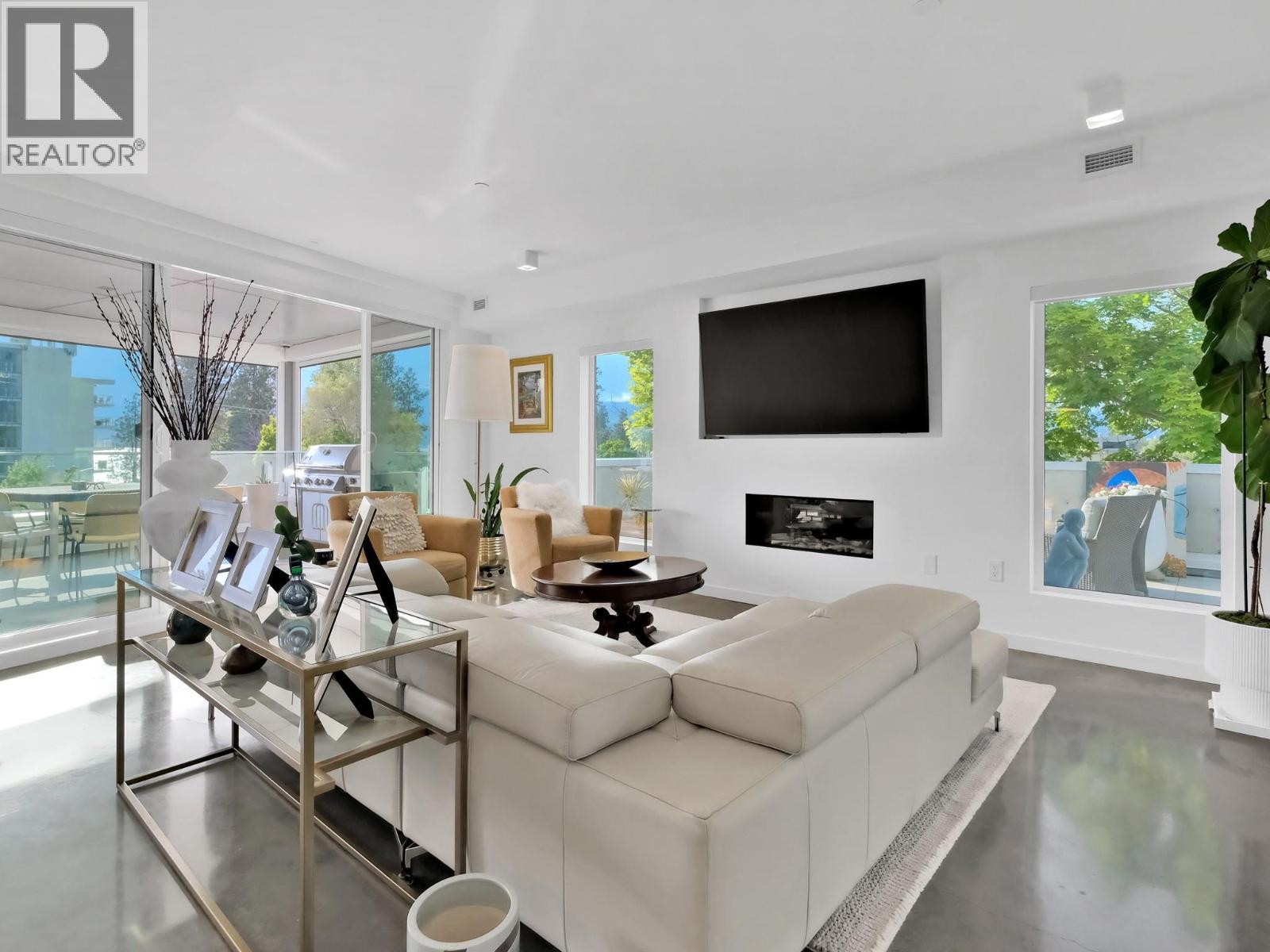 201 4071 Lakeshore Road, Kelowna