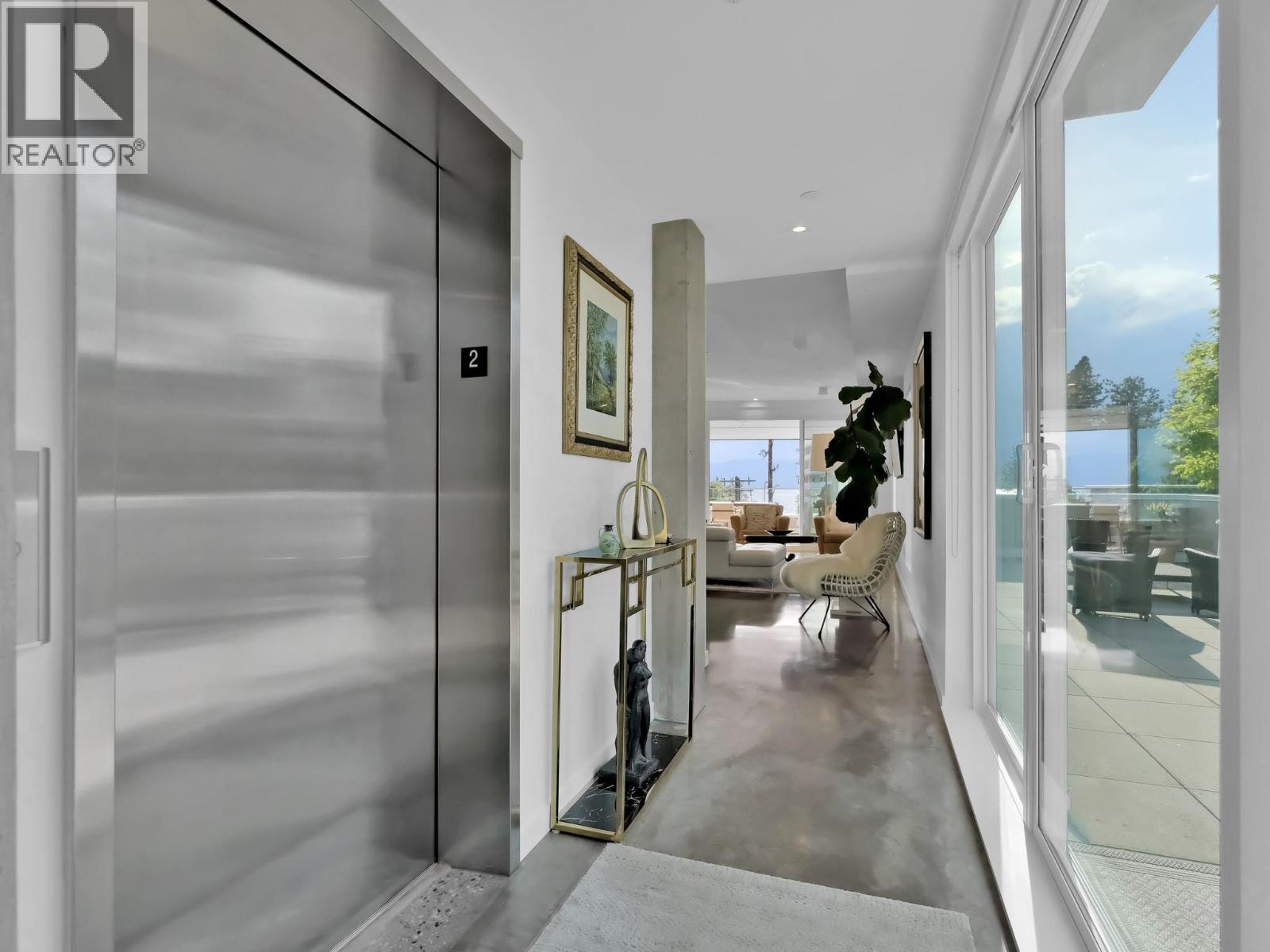 201 4071 Lakeshore Road, Kelowna