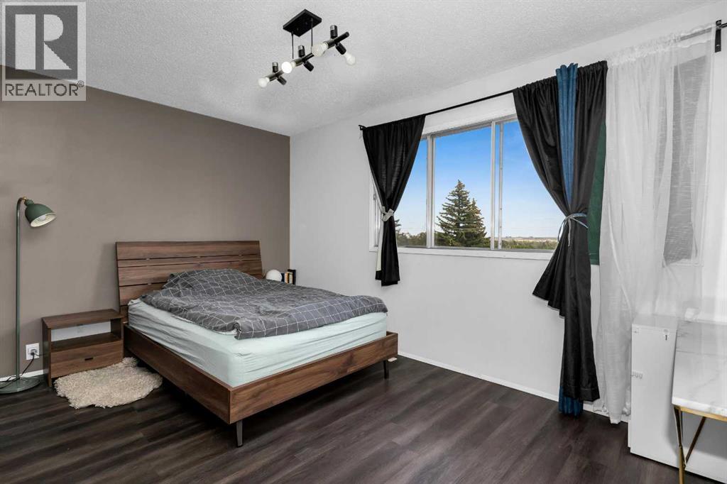 Single Family House for Sale in #   Avenue NW Huntington Hills Calgary 