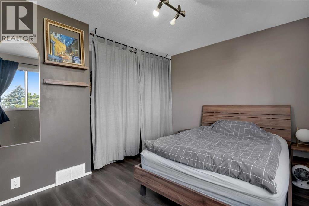 Single Family House for Sale in #   Avenue NW Huntington Hills Calgary 