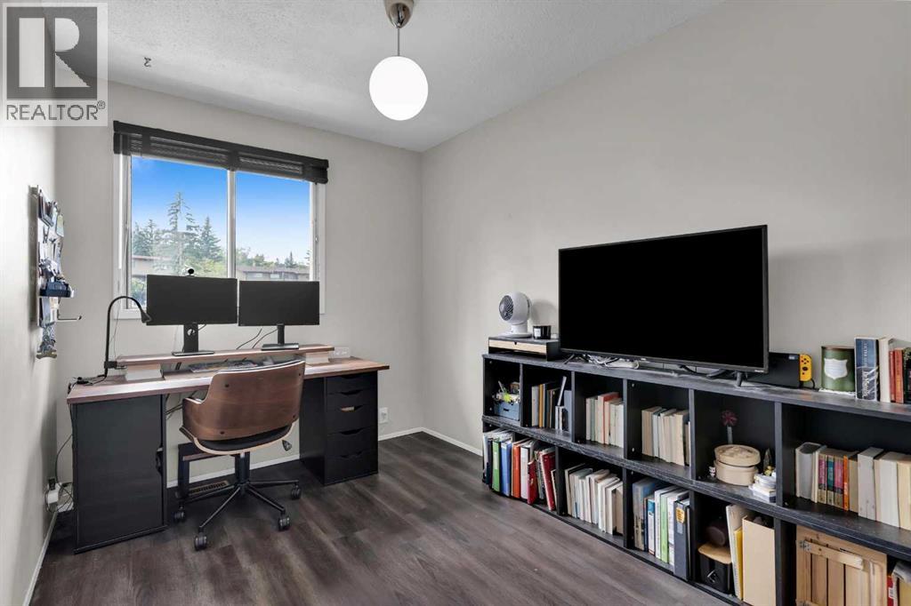 Single Family House for Sale in #   Avenue NW Huntington Hills Calgary 