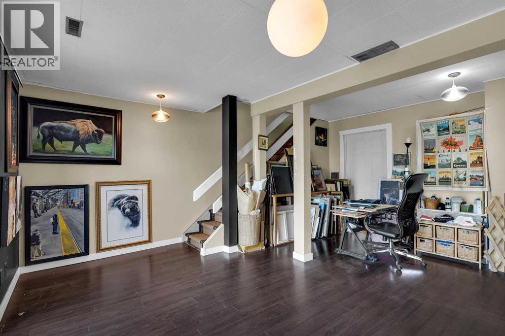 Single Family House for Sale in #   Avenue NW Huntington Hills Calgary 