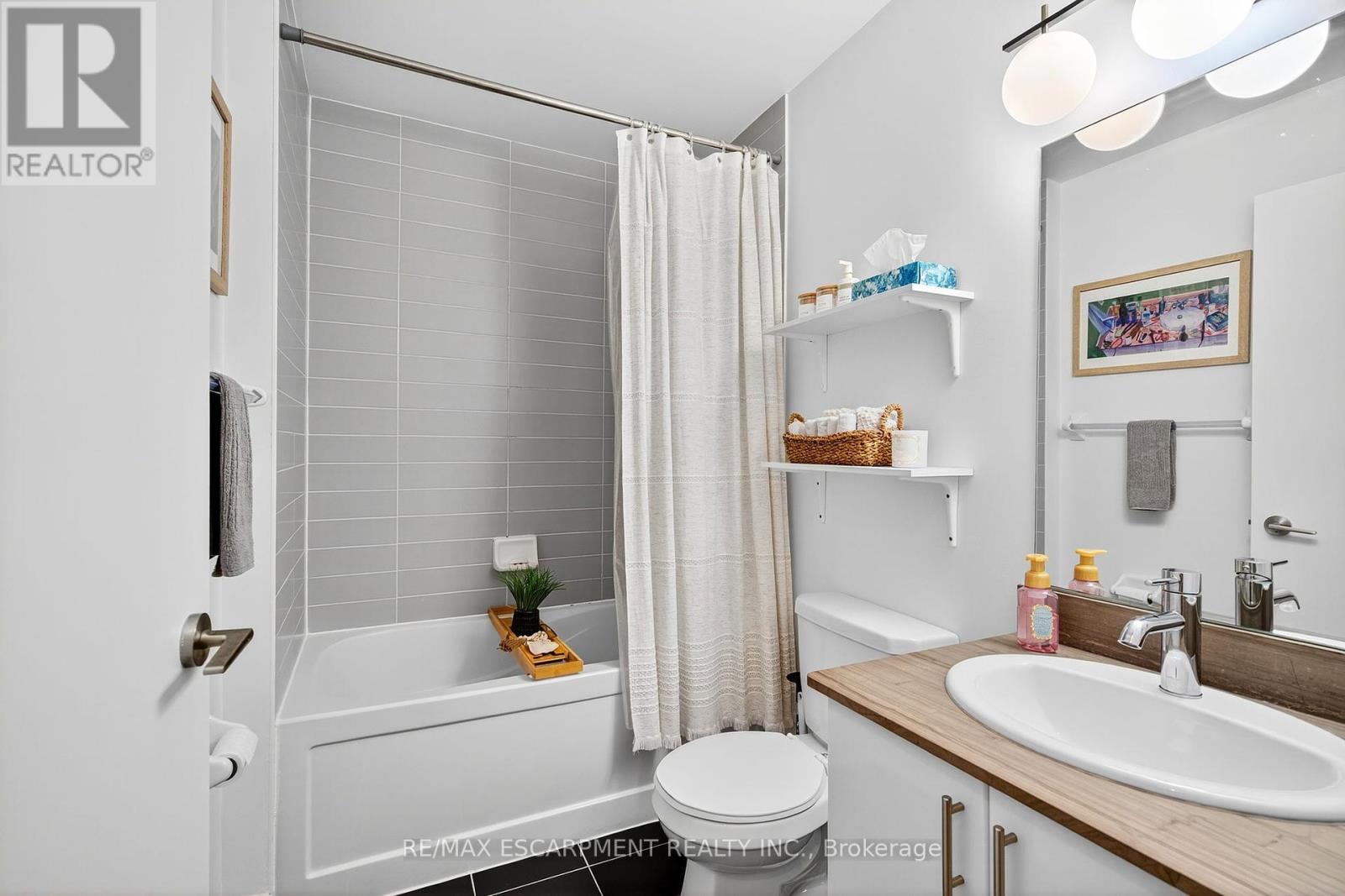 Photo 42 of 212 15 Bruyeres Mews, Toronto ON