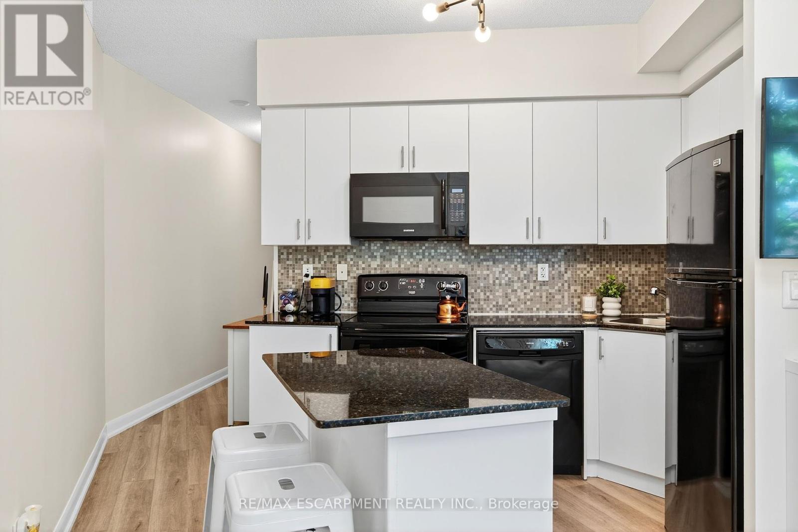 Photo 23 of 212 15 Bruyeres Mews, Toronto ON