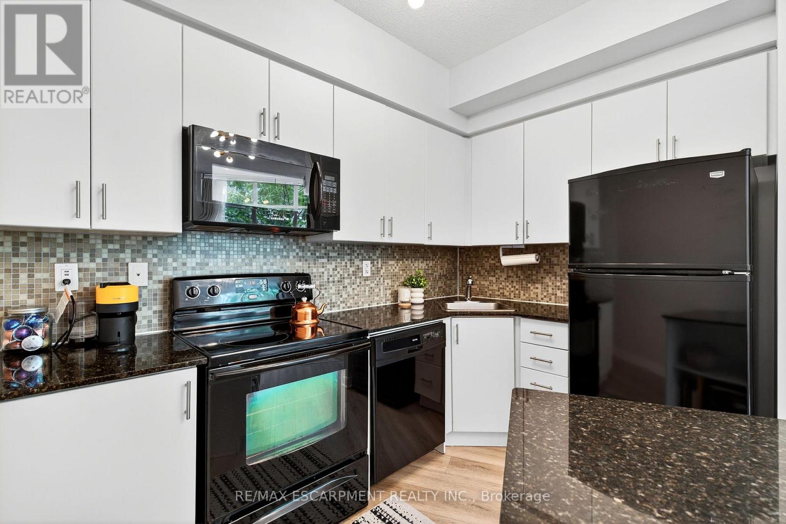 Photo 27 of 212 15 Bruyeres Mews, Toronto ON