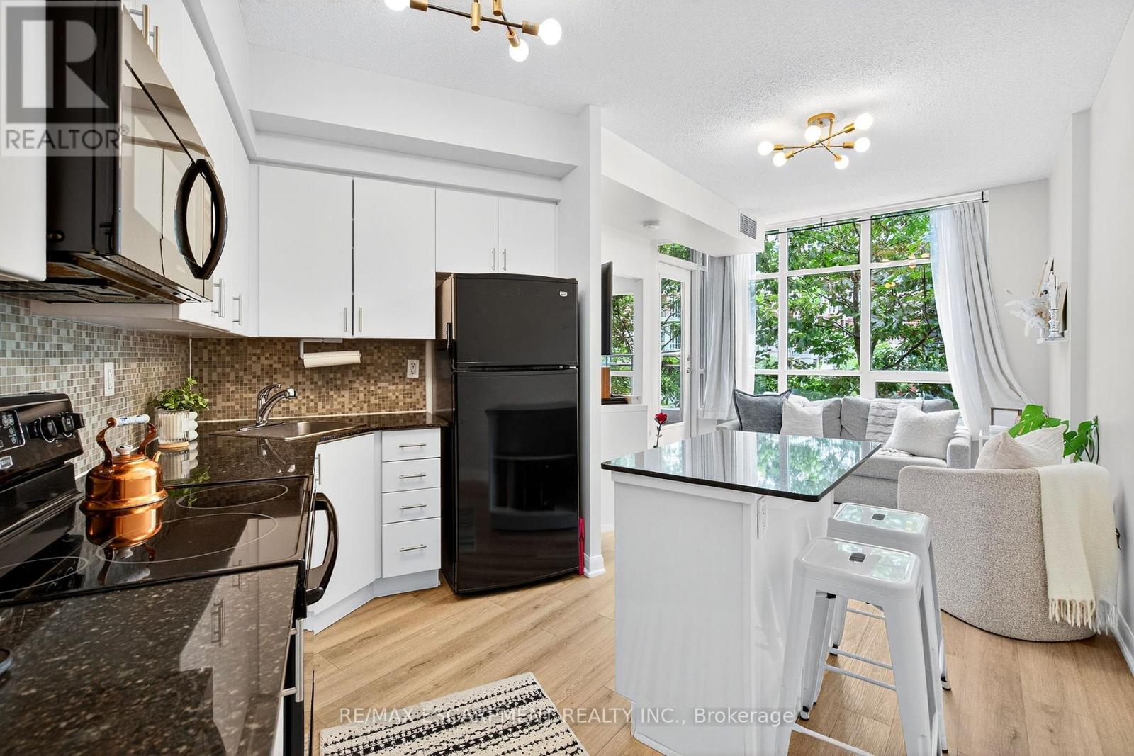 Photo 19 of 212 15 Bruyeres Mews, Toronto ON