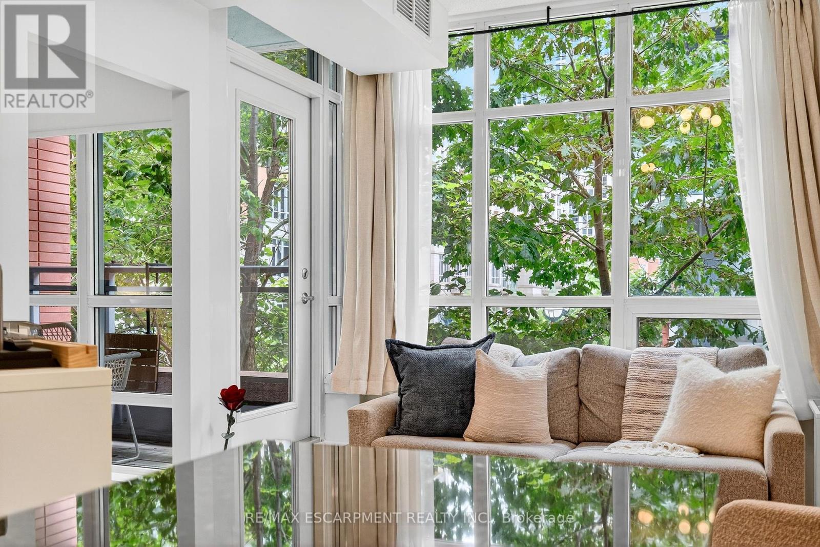 Photo 31 of 212 15 Bruyeres Mews, Toronto ON