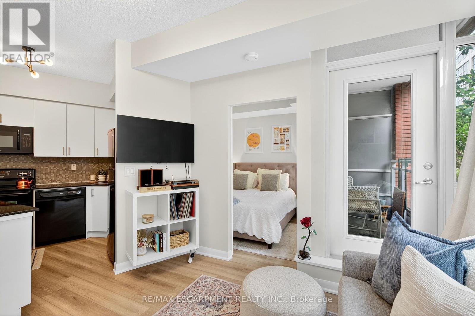 Photo 35 of 212 15 Bruyeres Mews, Toronto ON