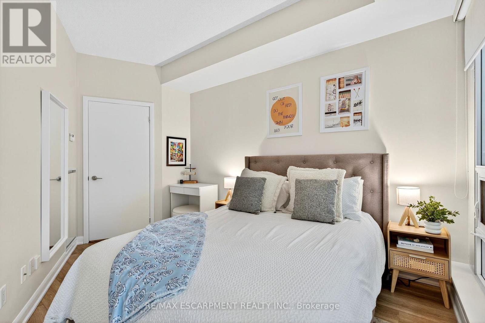 Photo 16 of 212 15 Bruyeres Mews, Toronto ON