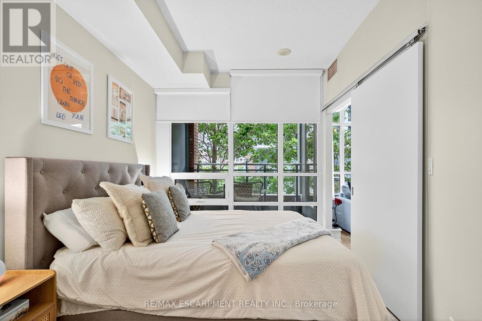 Photo 17 of 212 15 Bruyeres Mews, Toronto ON