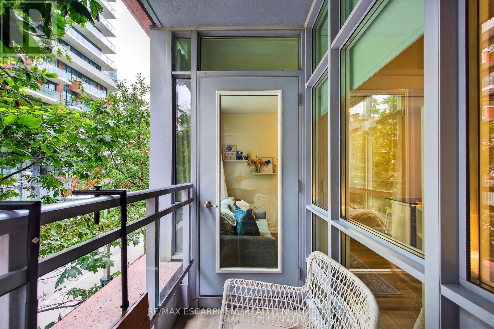 Photo 5 of 212 15 Bruyeres Mews, Toronto ON