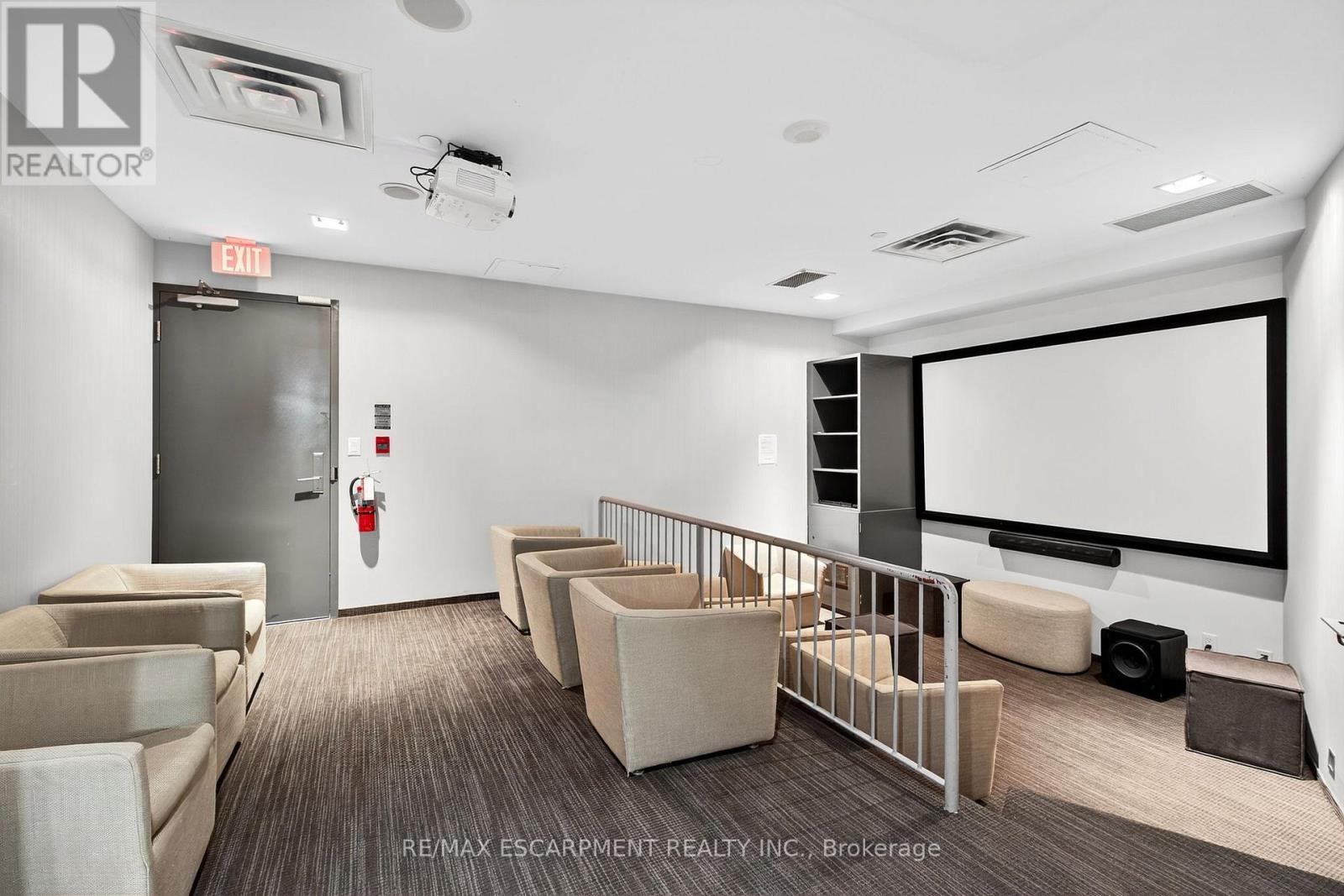 Photo 10 of 212 15 Bruyeres Mews, Toronto ON