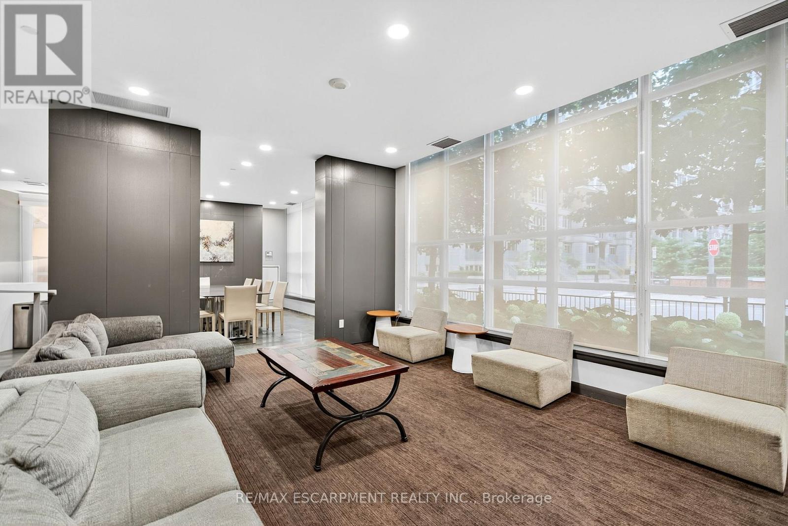 Photo 8 of 212 15 Bruyeres Mews, Toronto ON