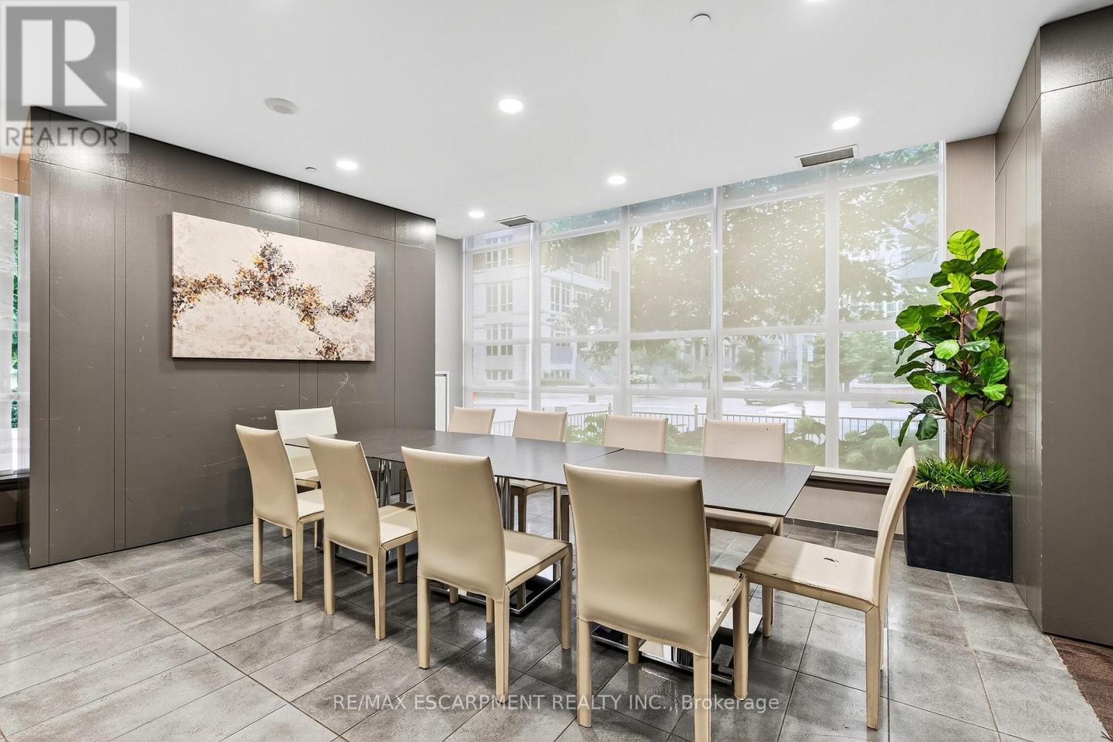 Photo 11 of 212 15 Bruyeres Mews, Toronto ON