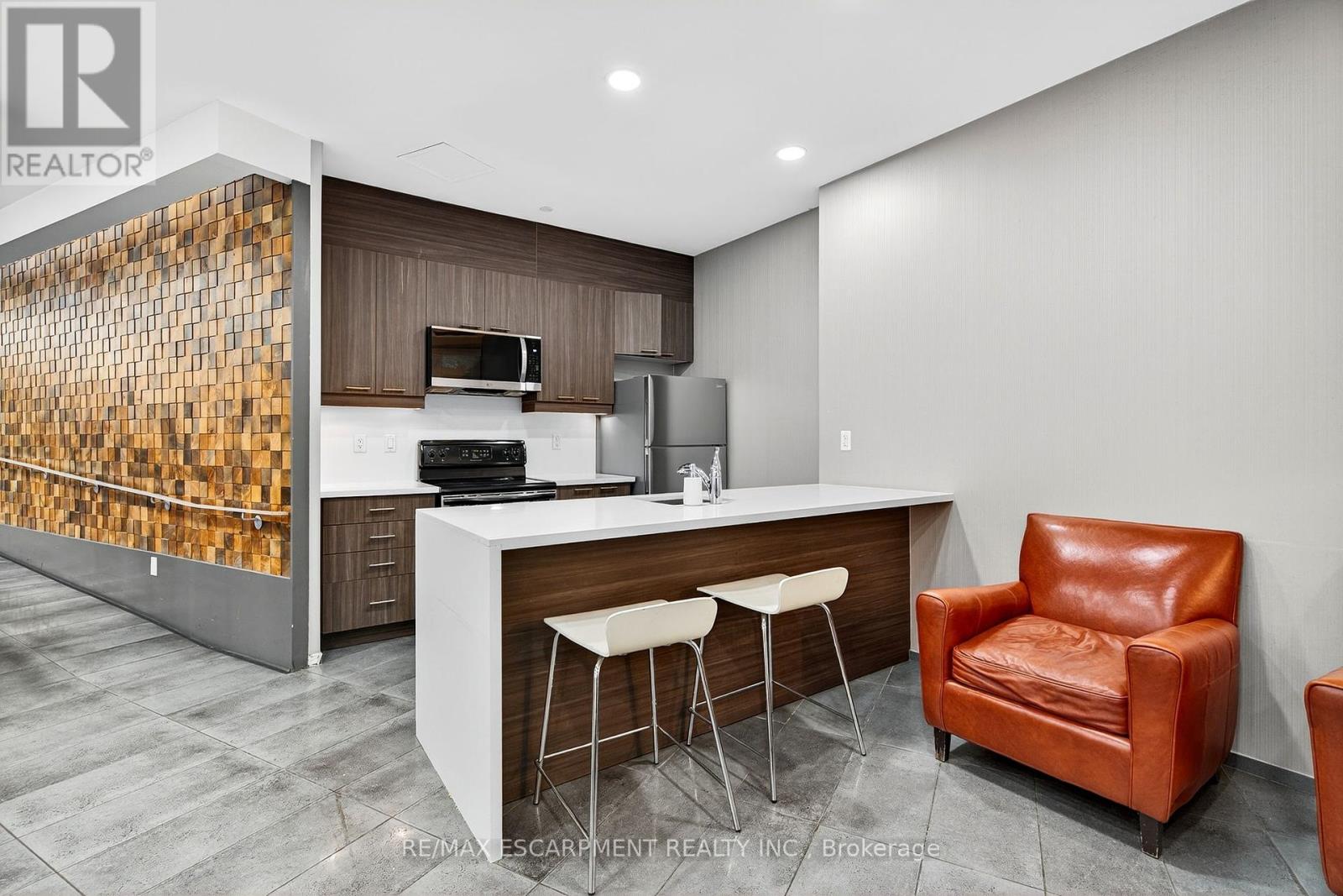 Photo 13 of 212 15 Bruyeres Mews, Toronto ON