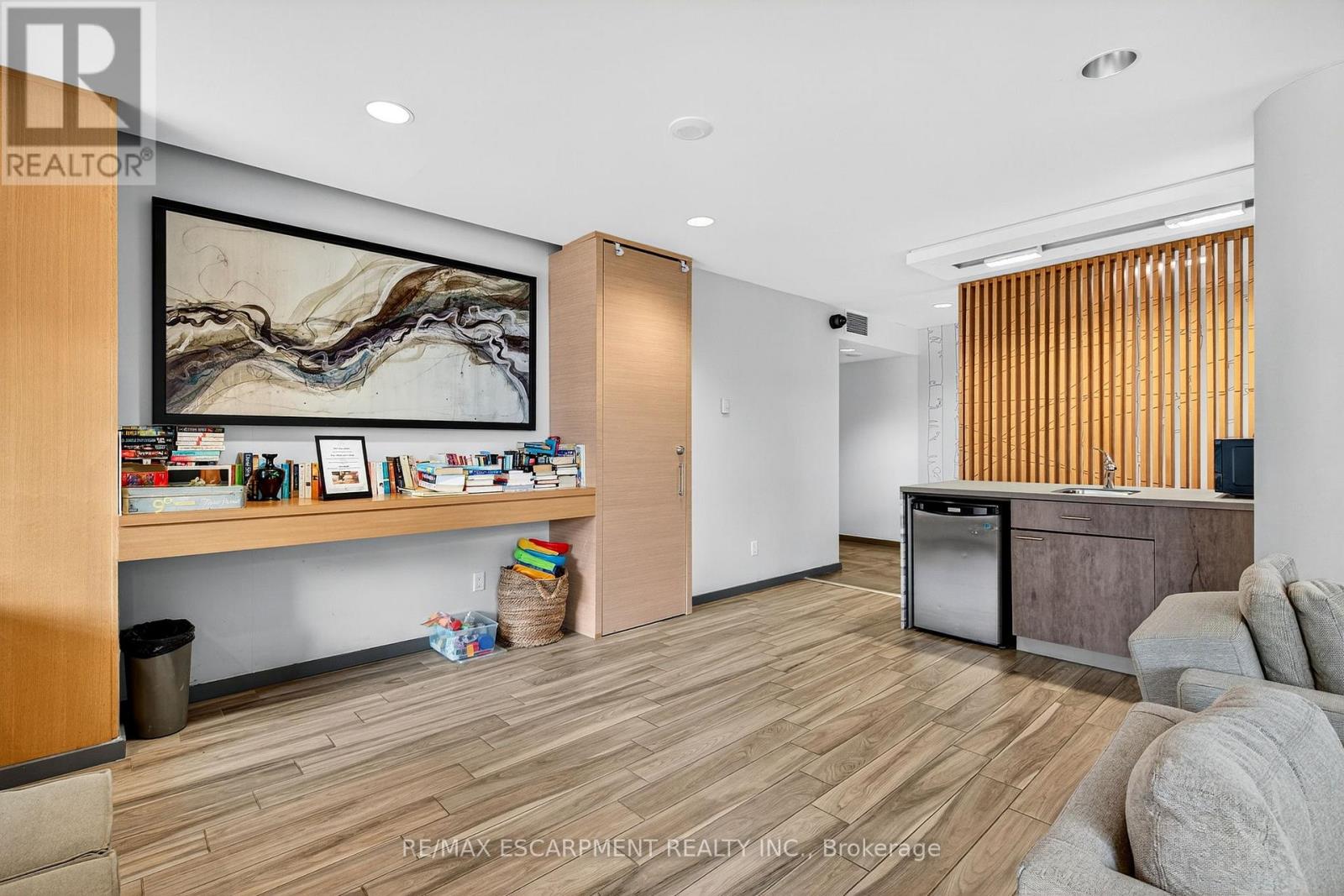 Photo 37 of 212 15 Bruyeres Mews, Toronto ON