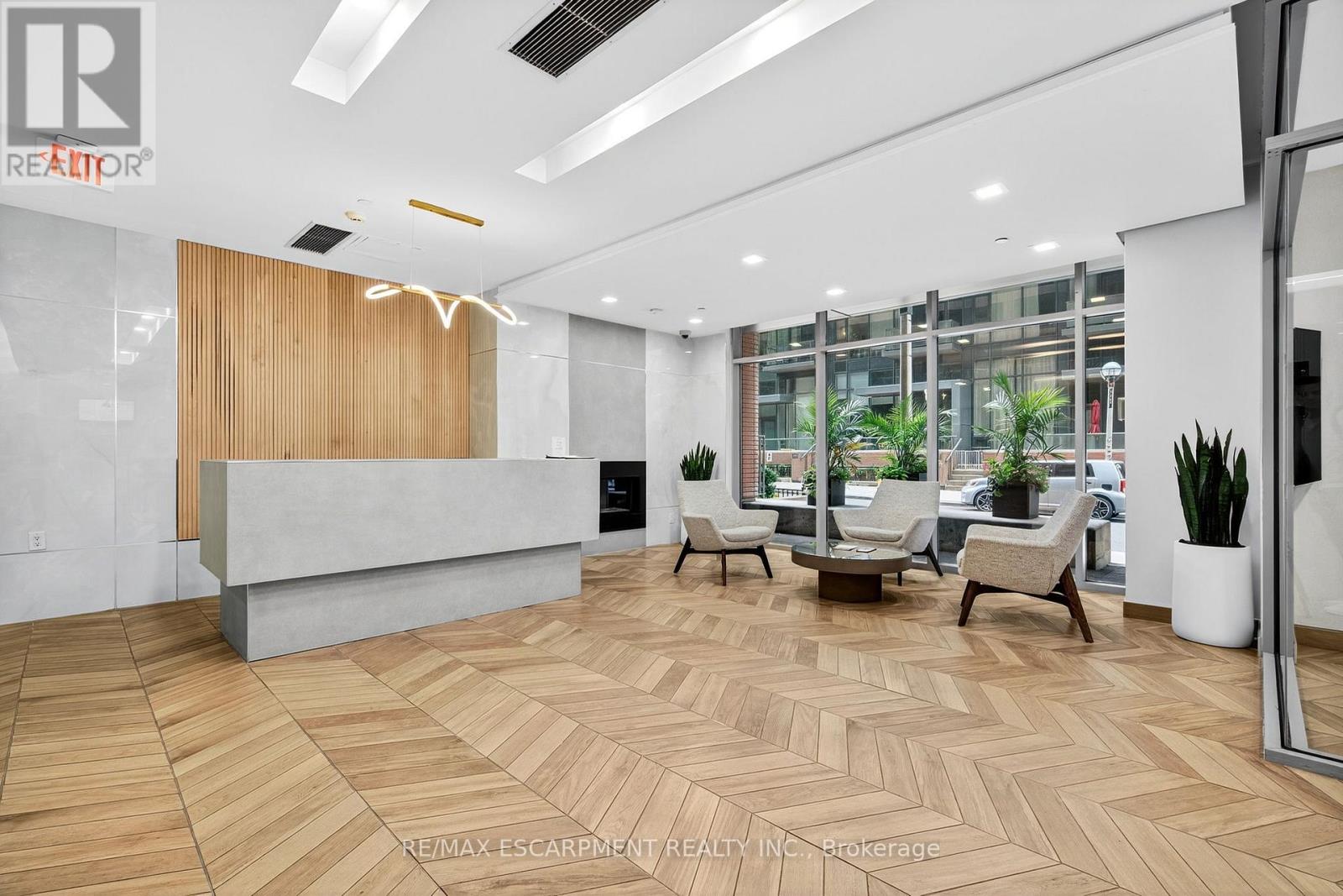 Photo 20 of 212 15 Bruyeres Mews, Toronto ON