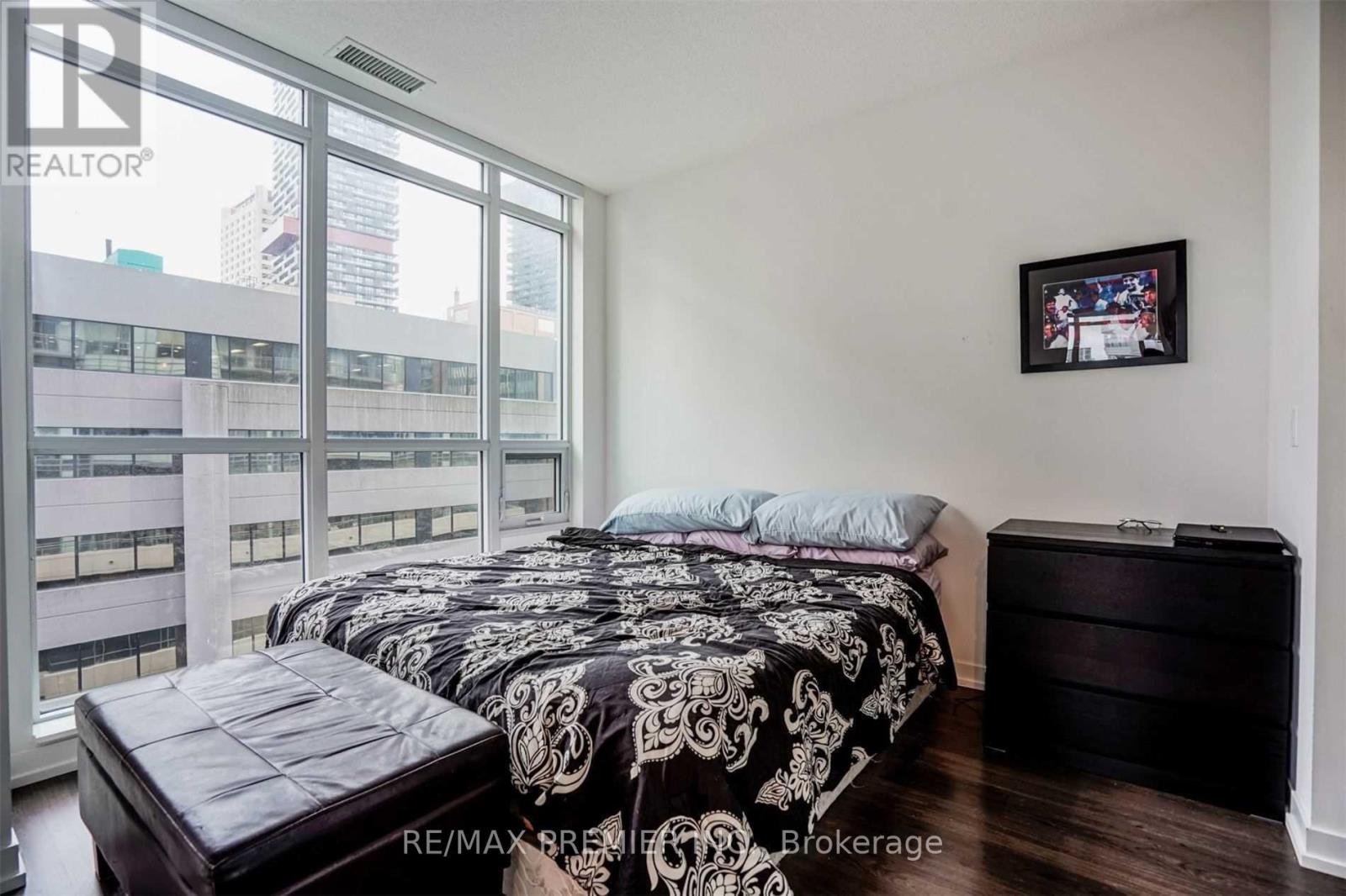 Photo 11 of 636 89 Dunfield Avenue, Toronto ON