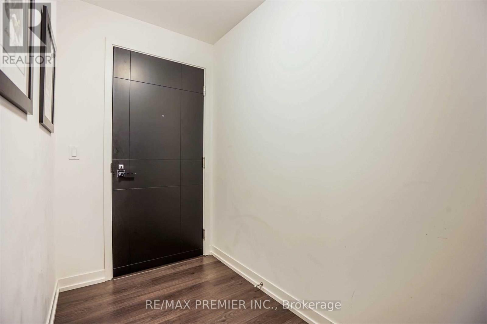 Photo 2 of 636 89 Dunfield Avenue, Toronto ON