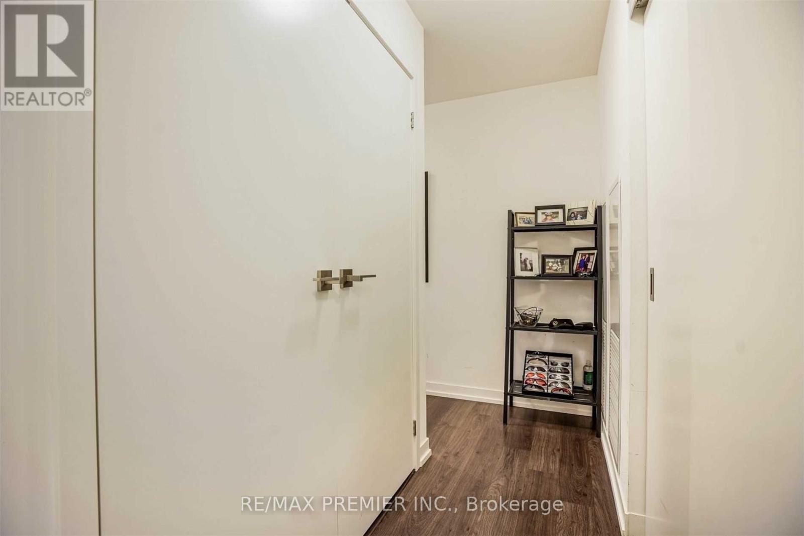 Photo 3 of 636 89 Dunfield Avenue, Toronto ON