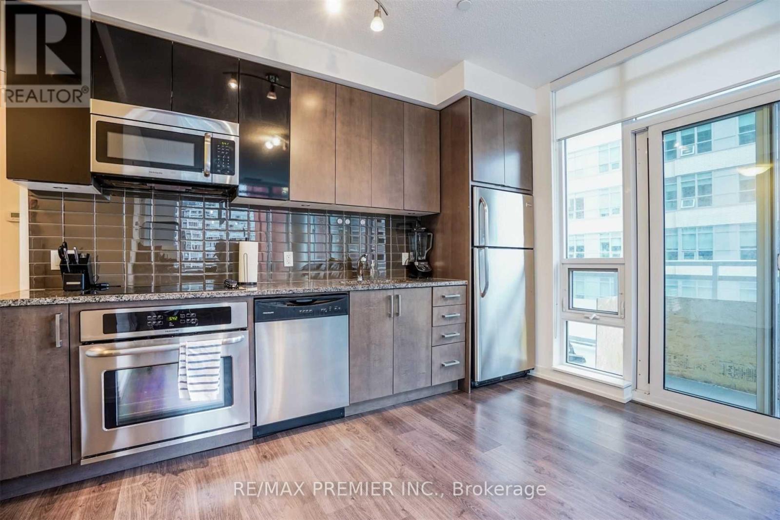 Photo 6 of 636 89 Dunfield Avenue, Toronto ON