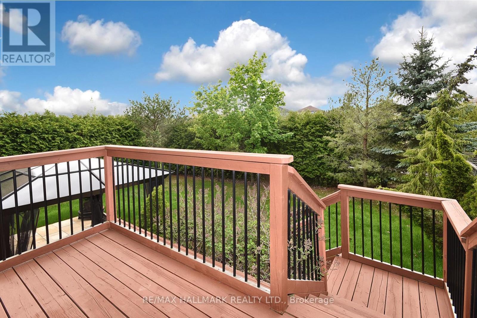 Photo 21 of 129 Deerwood Crescent E, Richmond Hill ON