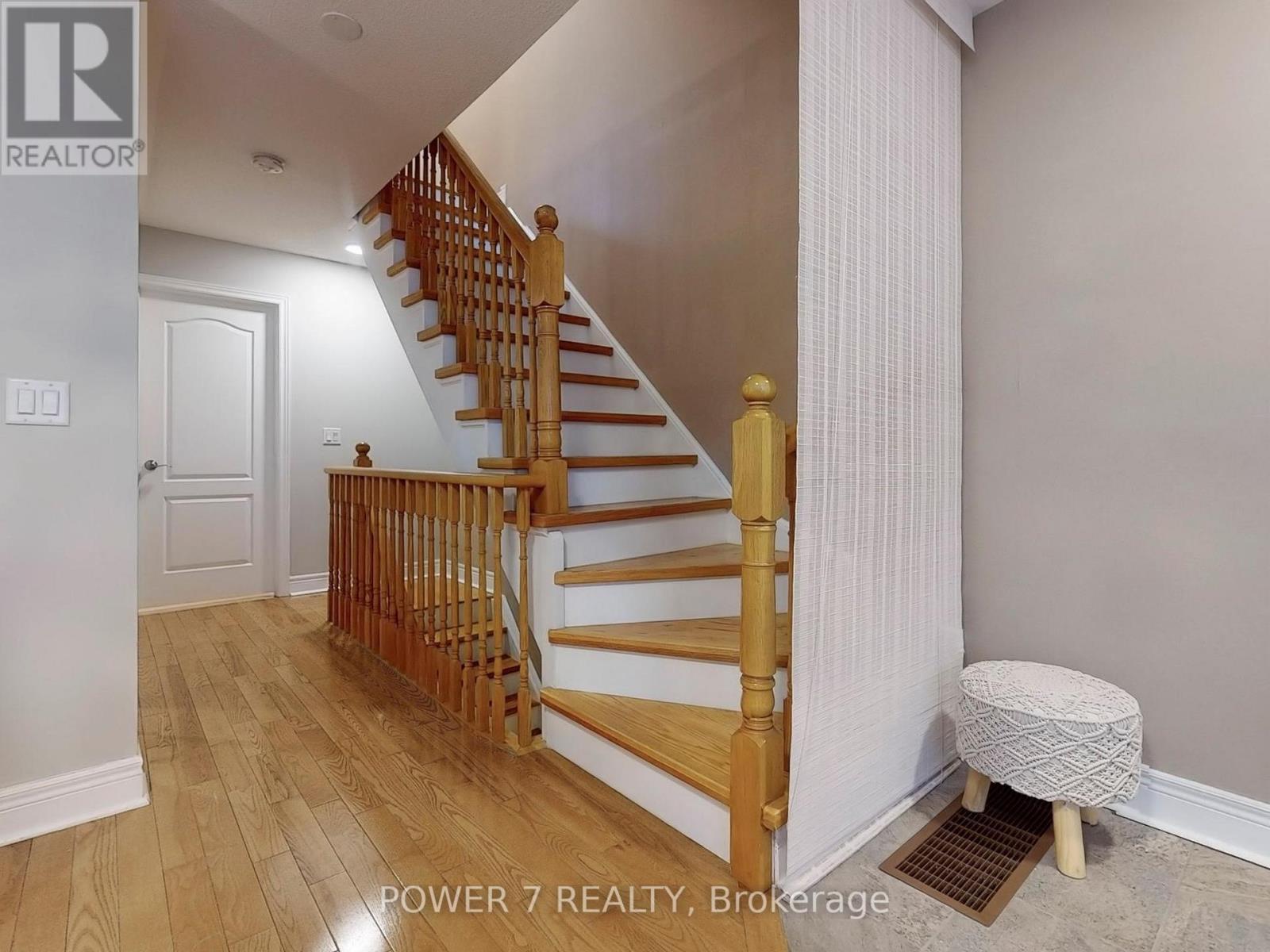 Photo 12 of 26 Suncrest Boulevard, Markham ON