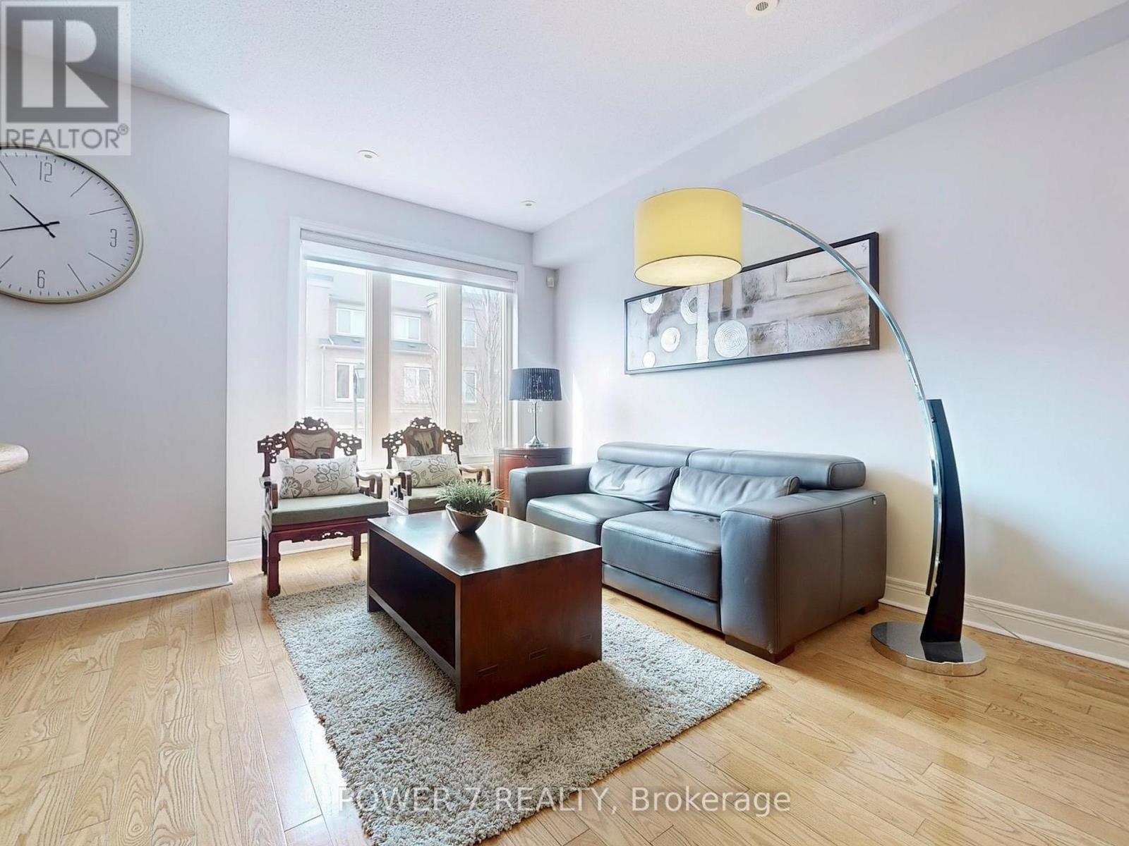 Photo 13 of 26 Suncrest Boulevard, Markham ON