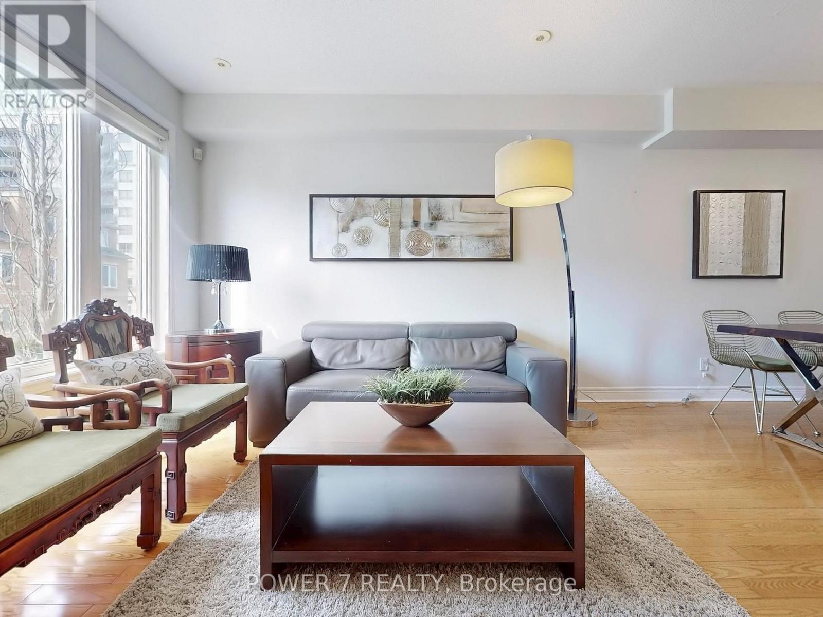 Photo 16 of 26 Suncrest Boulevard, Markham ON