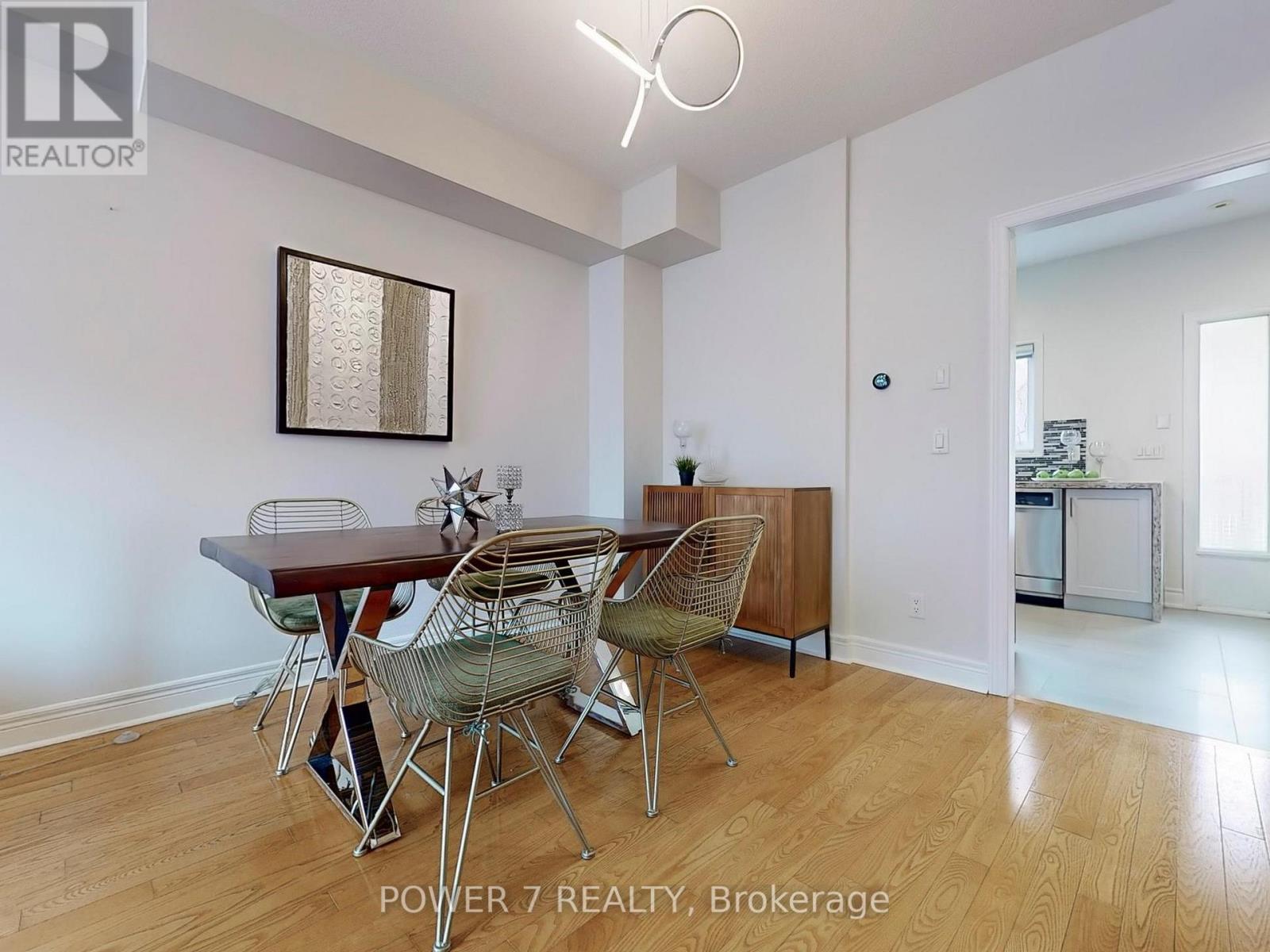 Photo 18 of 26 Suncrest Boulevard, Markham ON