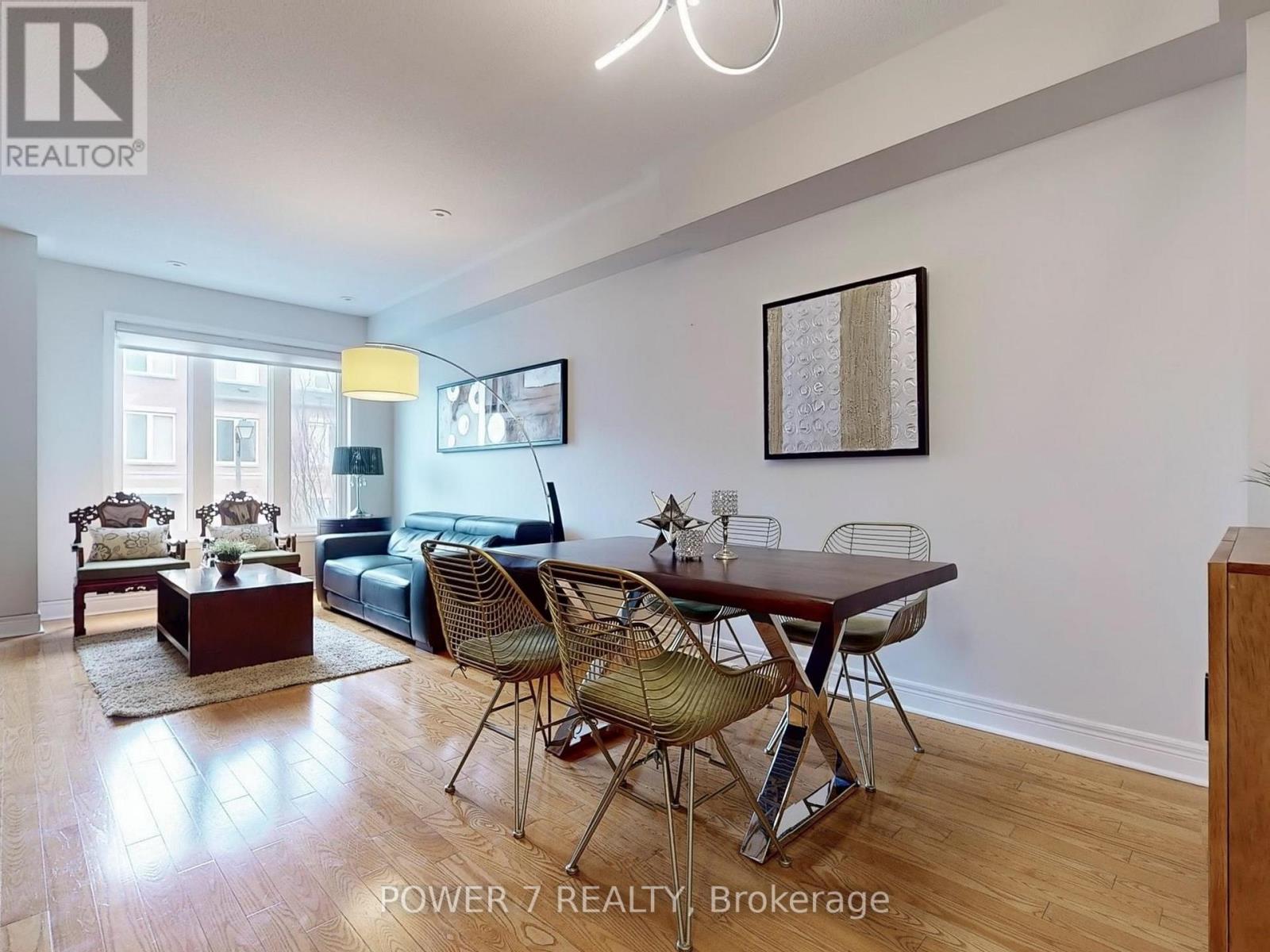 Photo 21 of 26 Suncrest Boulevard, Markham ON