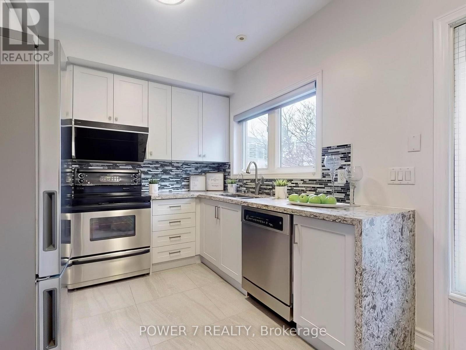 Photo 22 of 26 Suncrest Boulevard, Markham ON