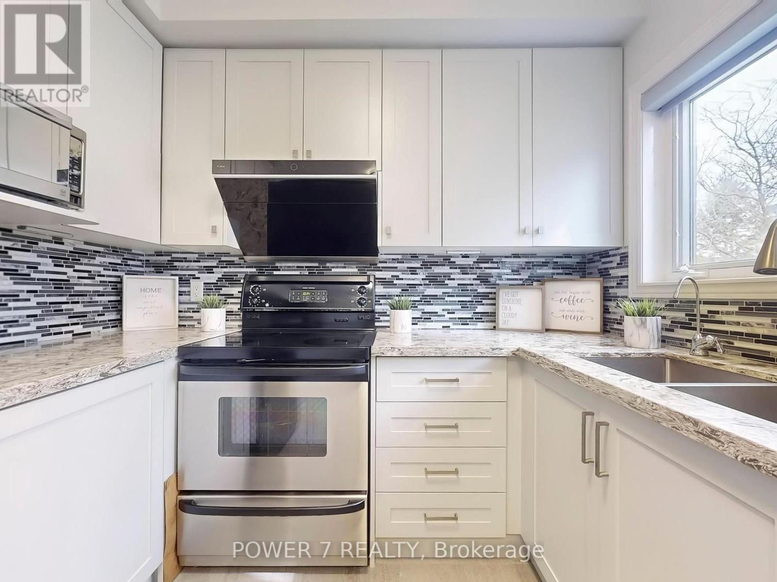Photo 24 of 26 Suncrest Boulevard, Markham ON
