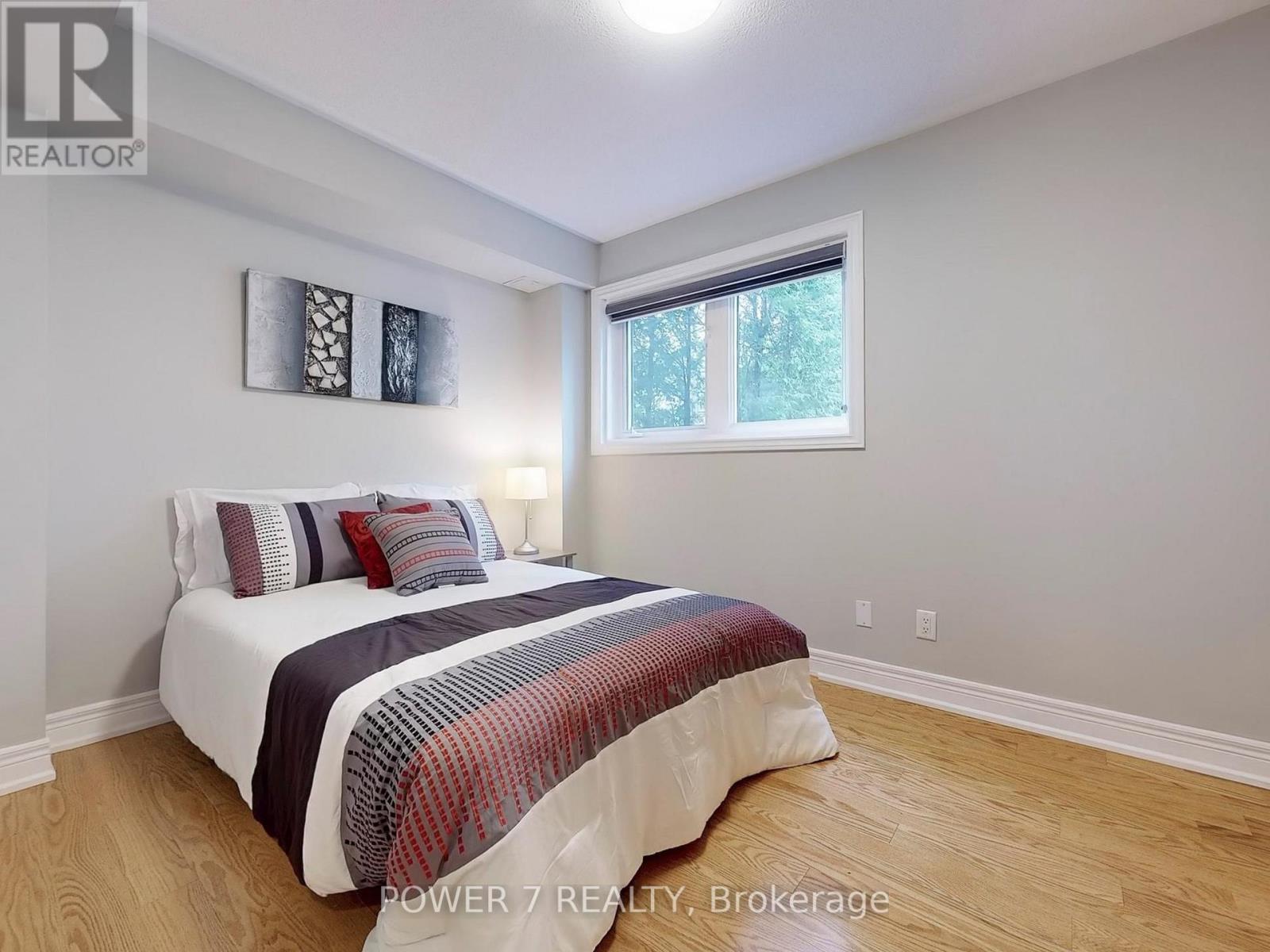 Photo 7 of 26 Suncrest Boulevard, Markham ON