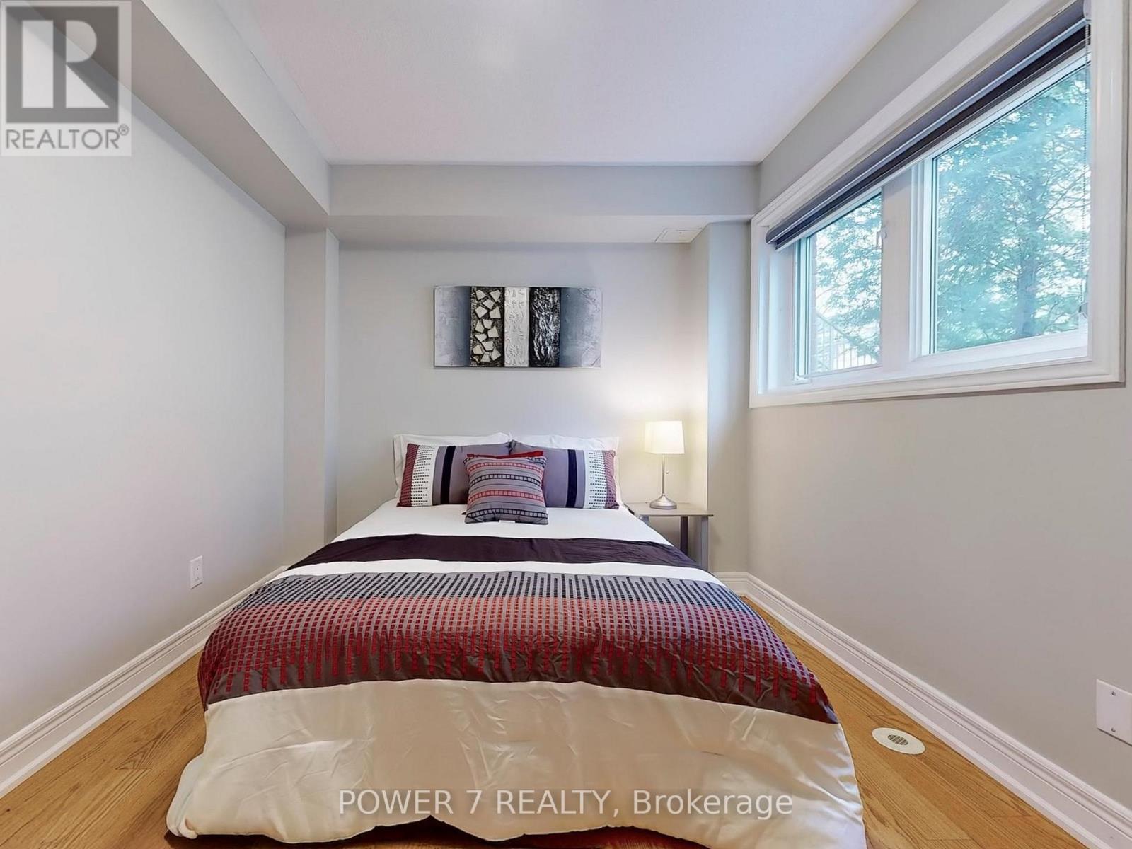 Photo 8 of 26 Suncrest Boulevard, Markham ON