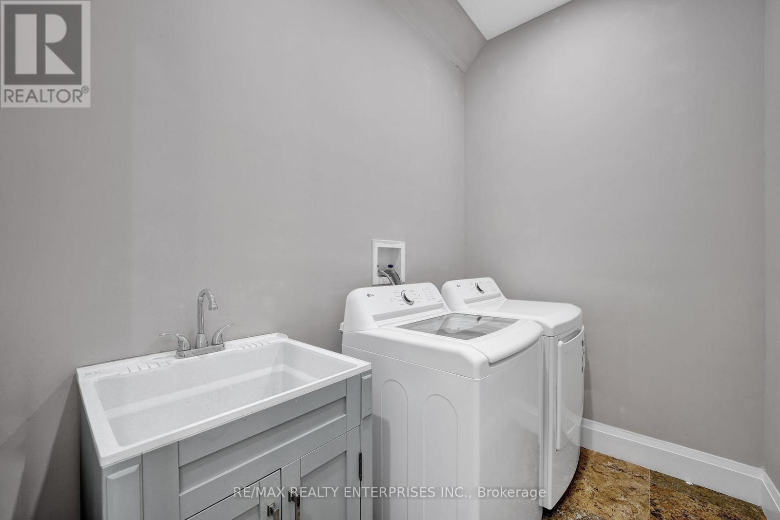 Photo 12 of Main Floor 1233 Lorne Park Road, Mississauga ON