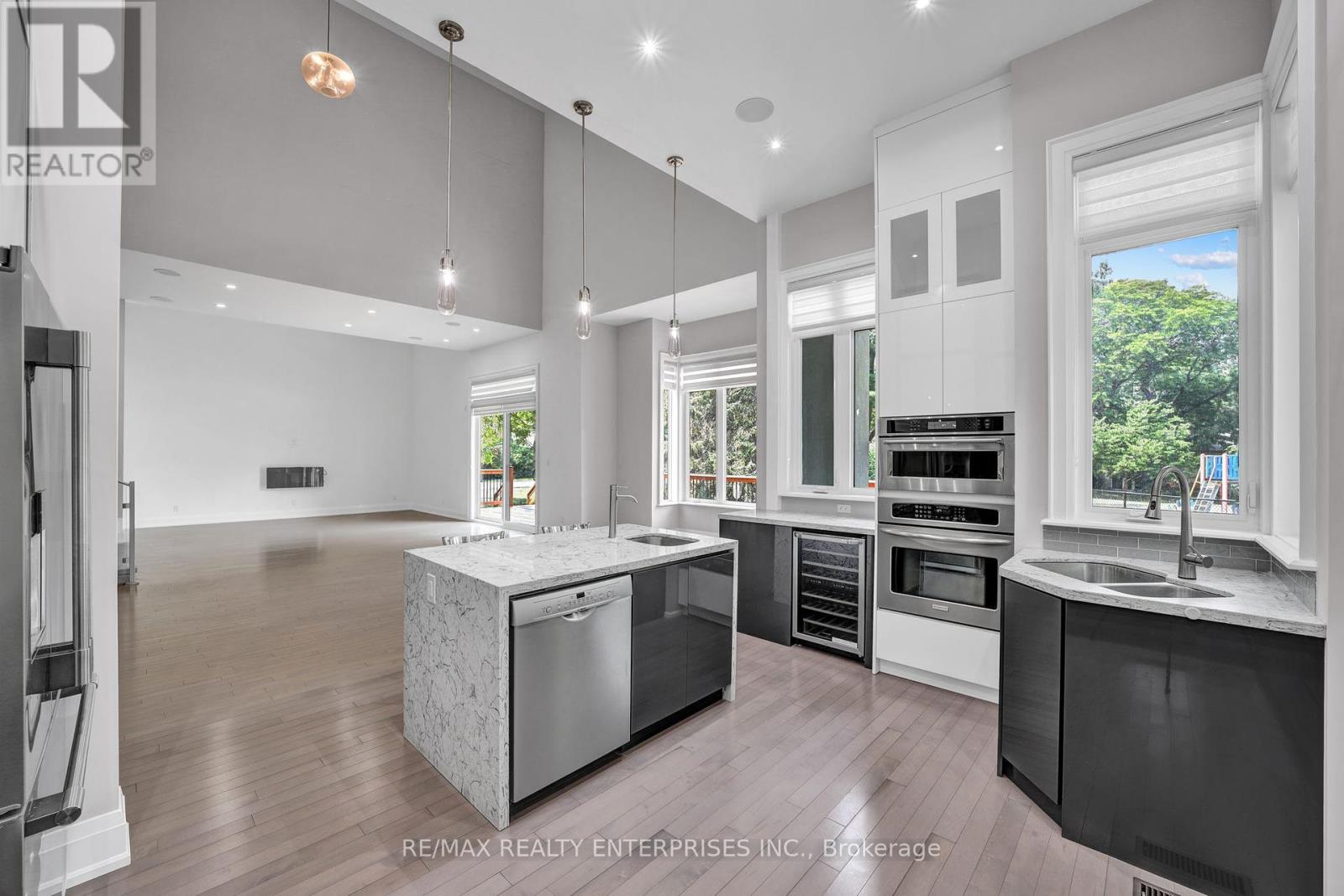 Photo 5 of Main Floor 1233 Lorne Park Road, Mississauga ON
