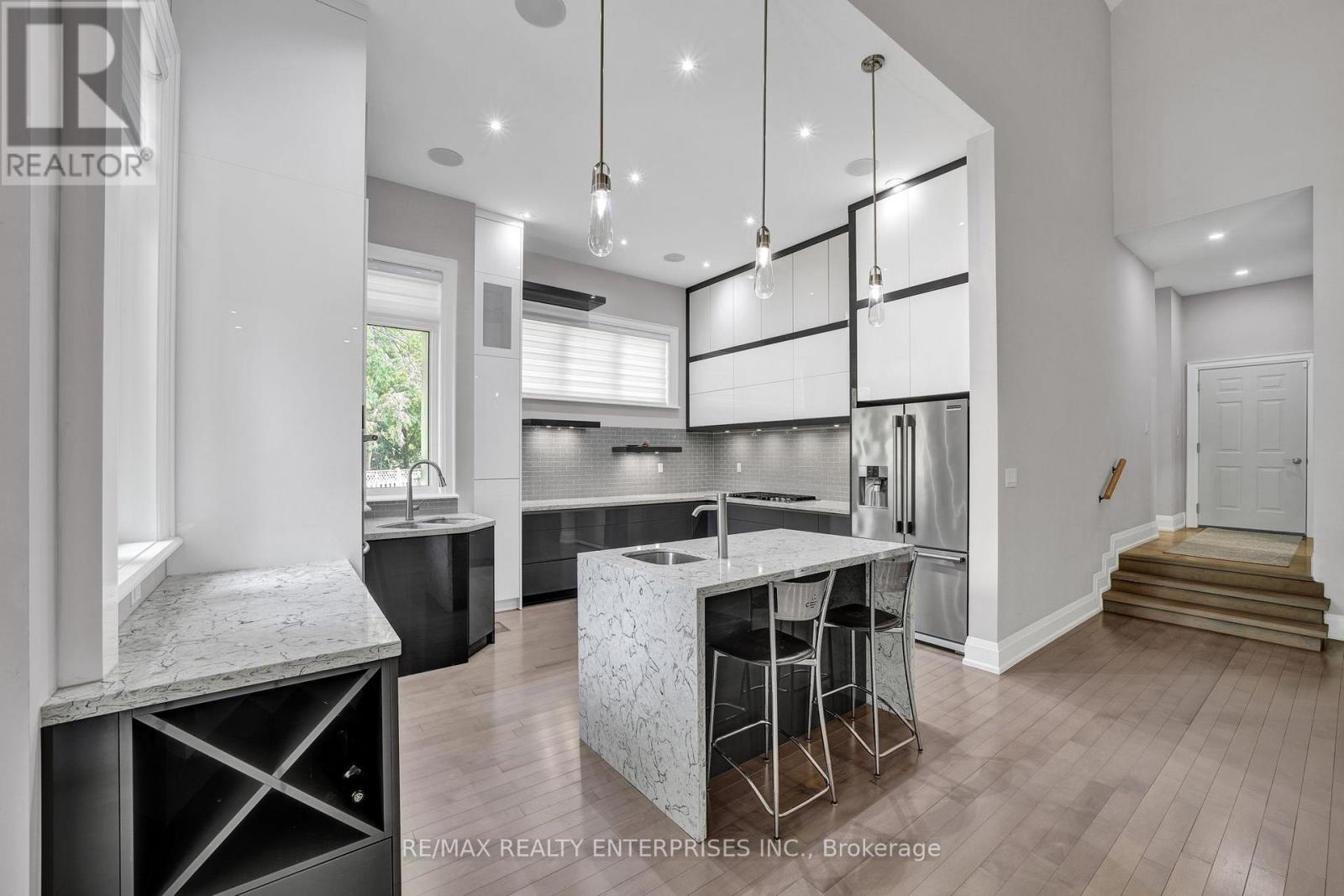 Photo 7 of Main Floor 1233 Lorne Park Road, Mississauga ON