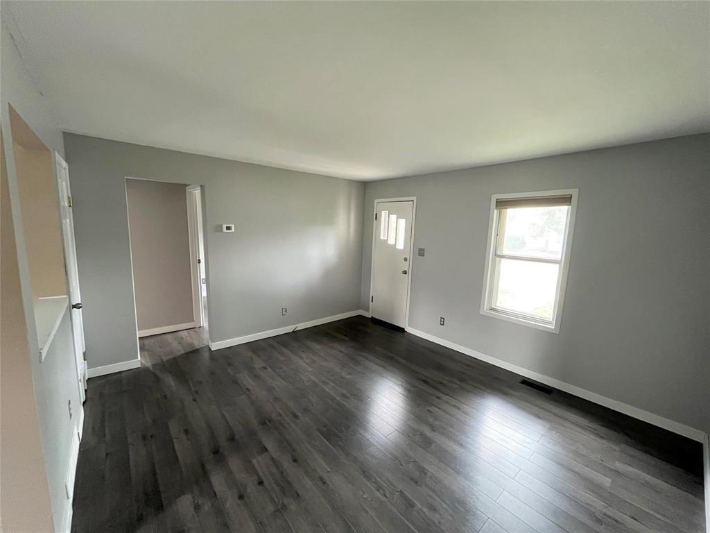 Photo 15 of 18 Ellesmere Avenue, Winnipeg MB